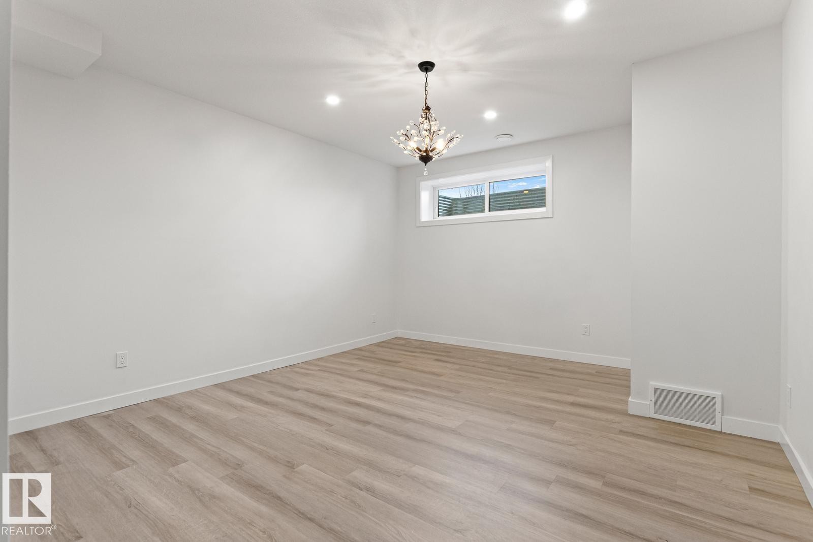 4832 Knight Crescent, Edmonton, AB - Indoor Photo Showing Other Room