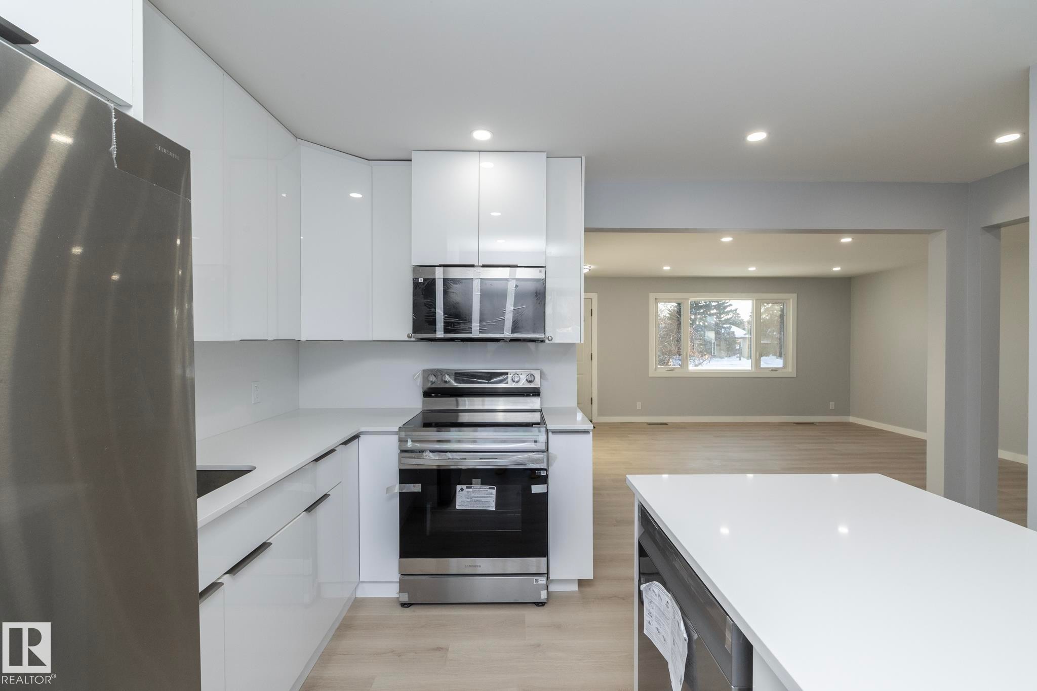 8008 159 Street, Edmonton, AB - Indoor Photo Showing Kitchen
