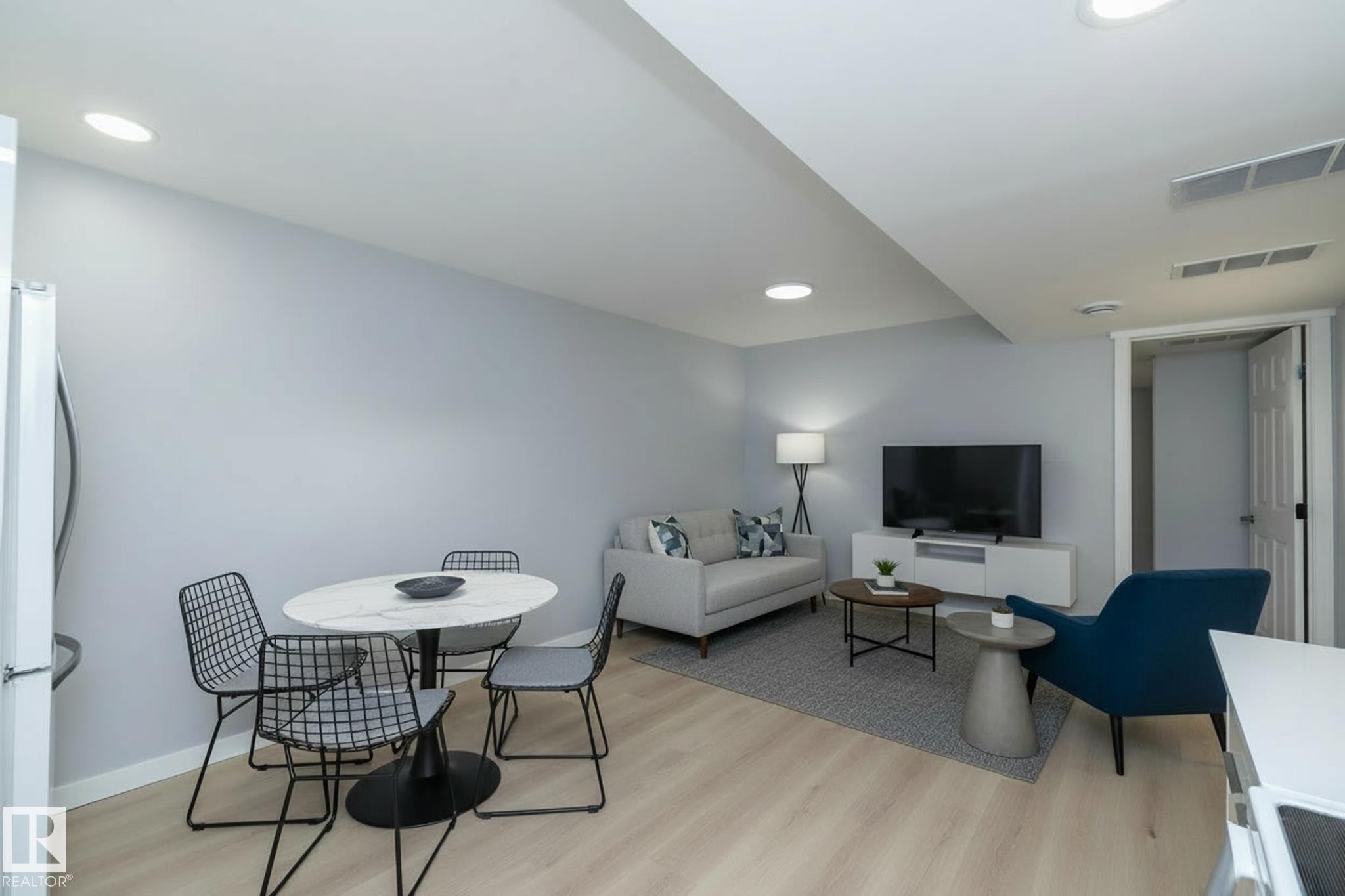 8008 159 Street, Edmonton, AB - Indoor