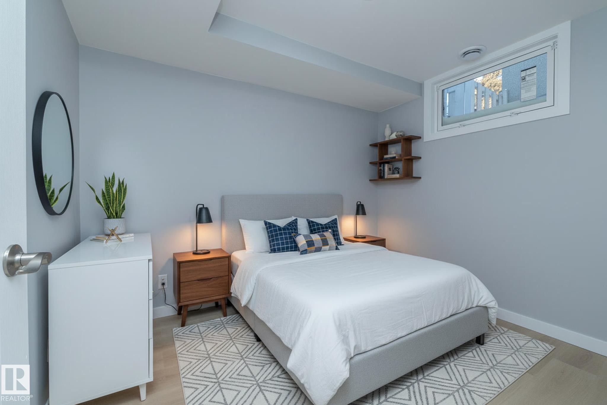 8008 159 Street, Edmonton, AB - Indoor Photo Showing Bedroom