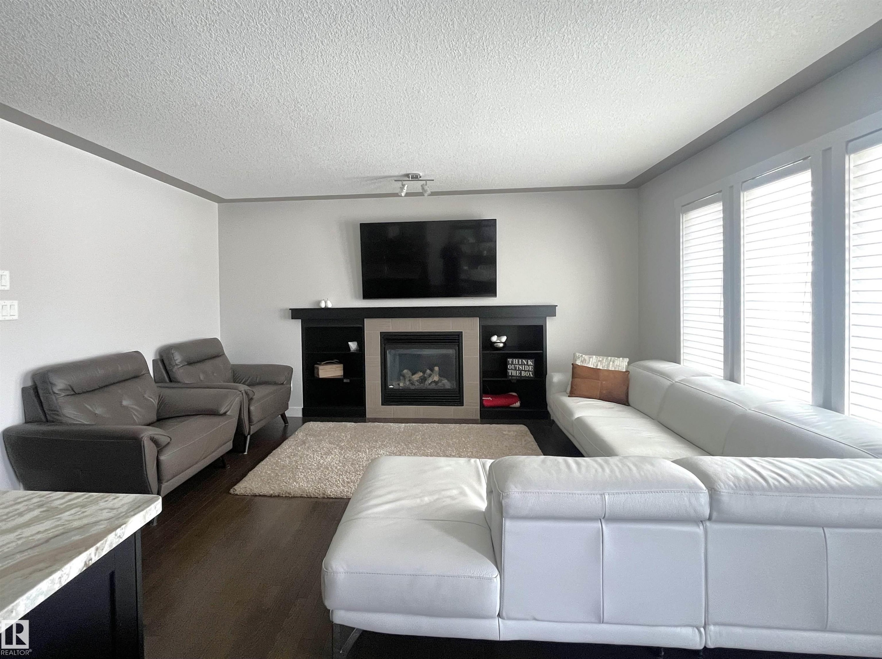 3308 Cutler Crescent, Edmonton, AB - Indoor Photo Showing Living Room With Fireplace