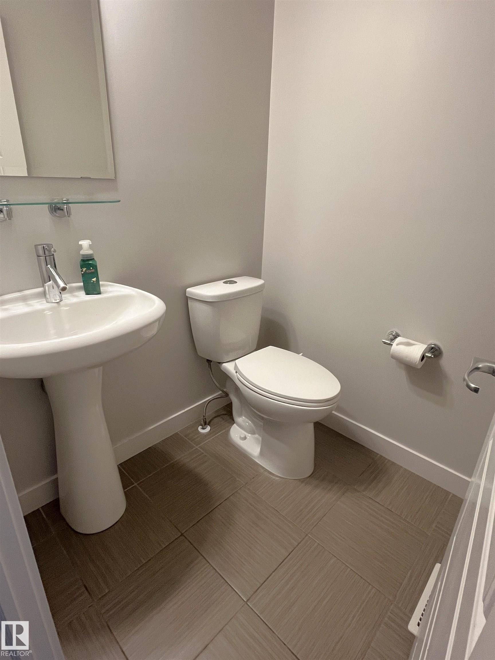 3308 Cutler Crescent, Edmonton, AB - Indoor Photo Showing Bathroom