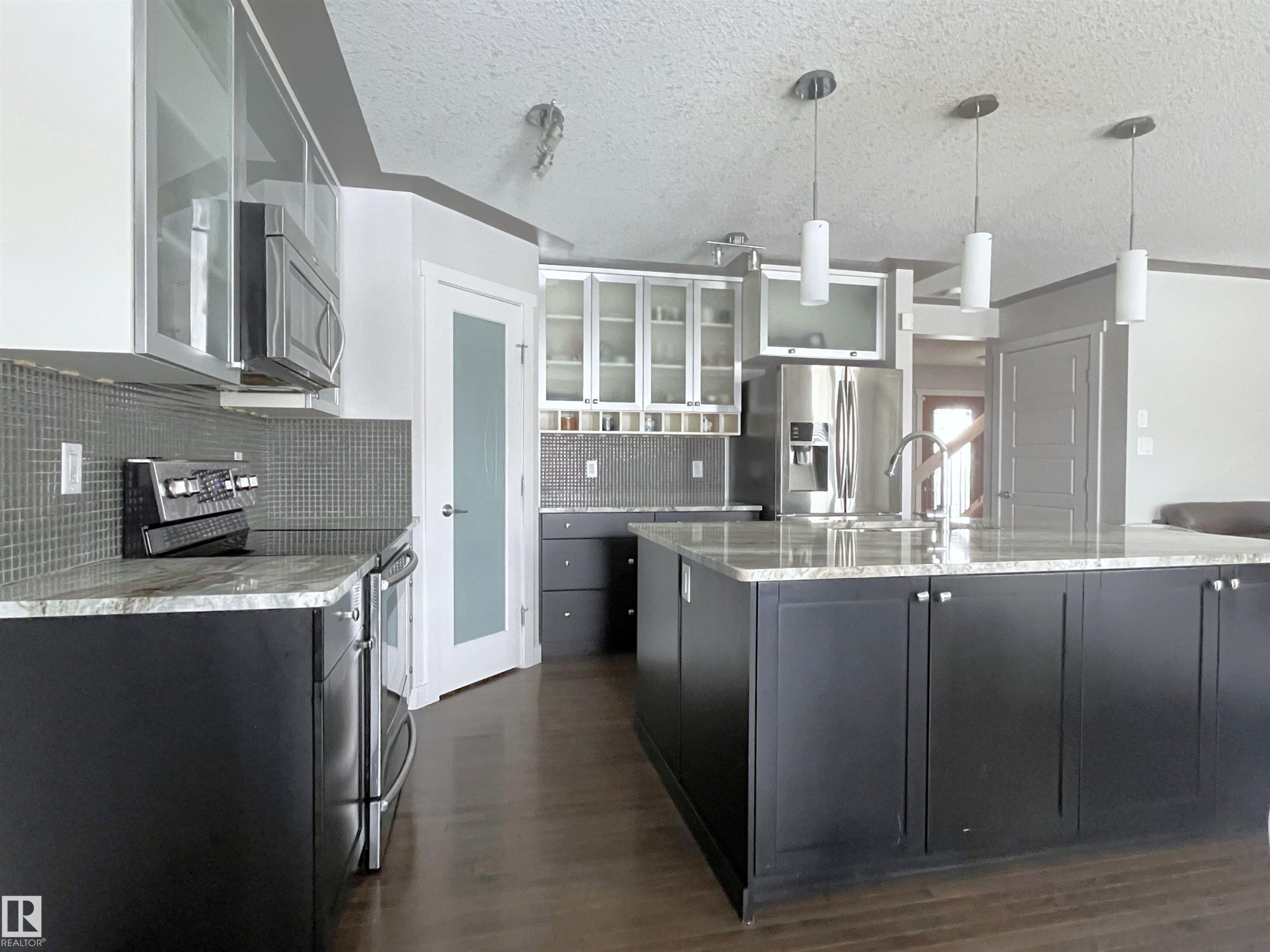 3308 Cutler Crescent, Edmonton, AB - Indoor Photo Showing Kitchen With Stainless Steel Kitchen With Upgraded Kitchen