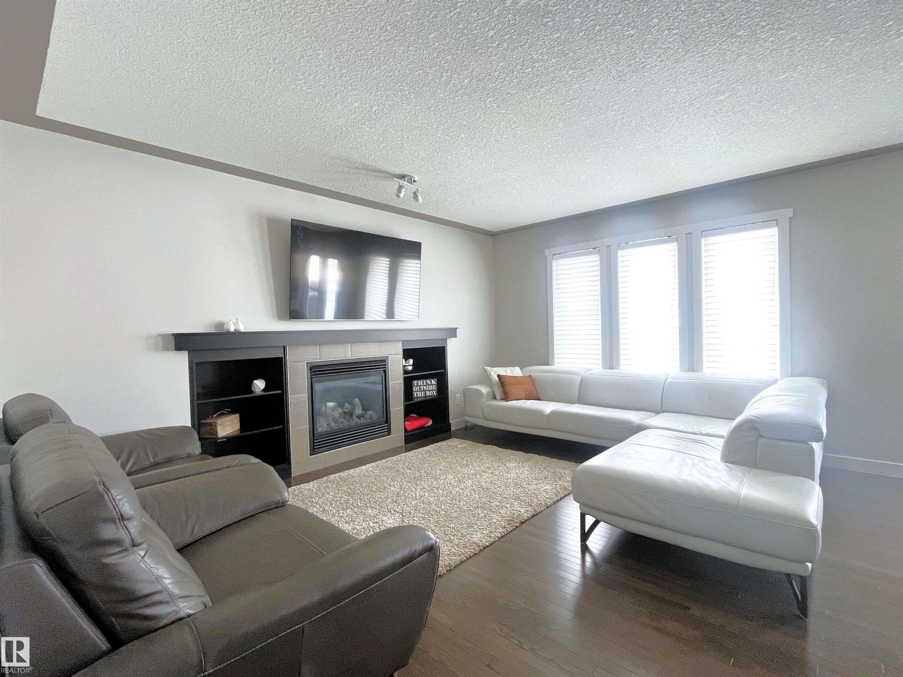 3308 Cutler Crescent, Edmonton, AB - Indoor Photo Showing Living Room With Fireplace