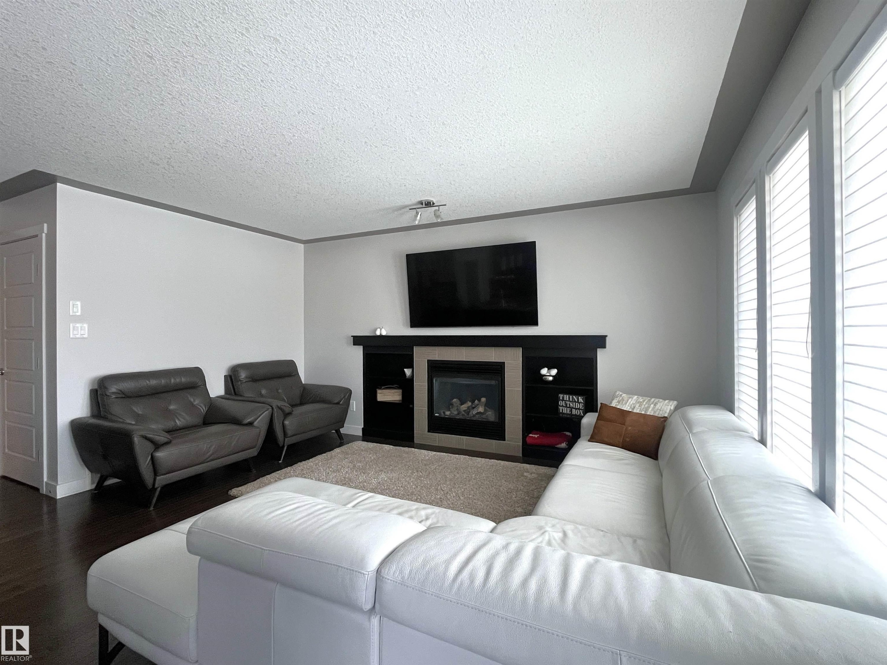 3308 Cutler Crescent, Edmonton, AB - Indoor Photo Showing Living Room With Fireplace