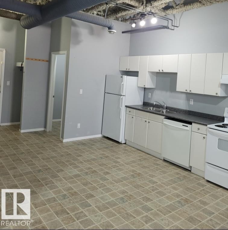 102 9817 103 Street, Fort Saskatchewan, AB - Indoor Photo Showing Kitchen With Double Sink