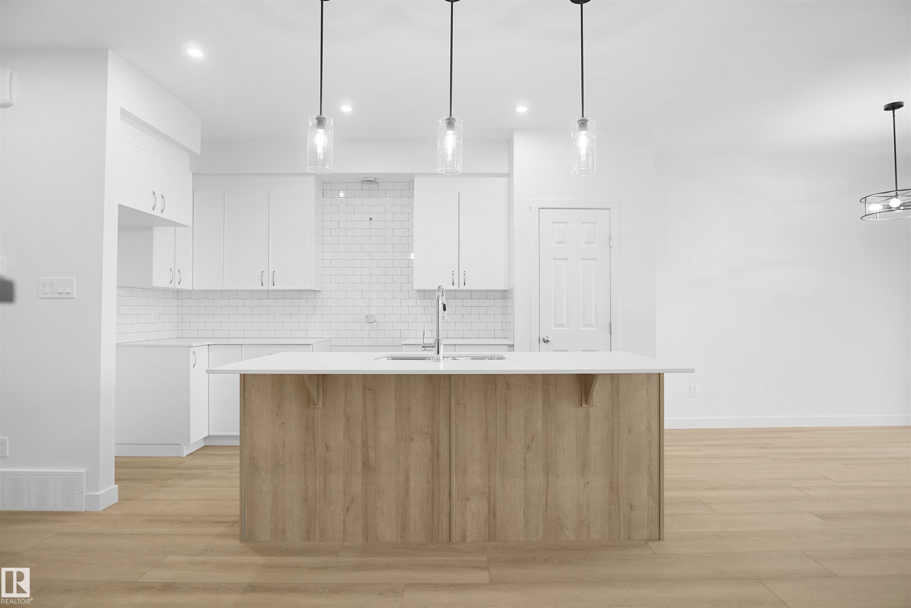 19446 22A Avenue, Edmonton, AB - Indoor Photo Showing Kitchen