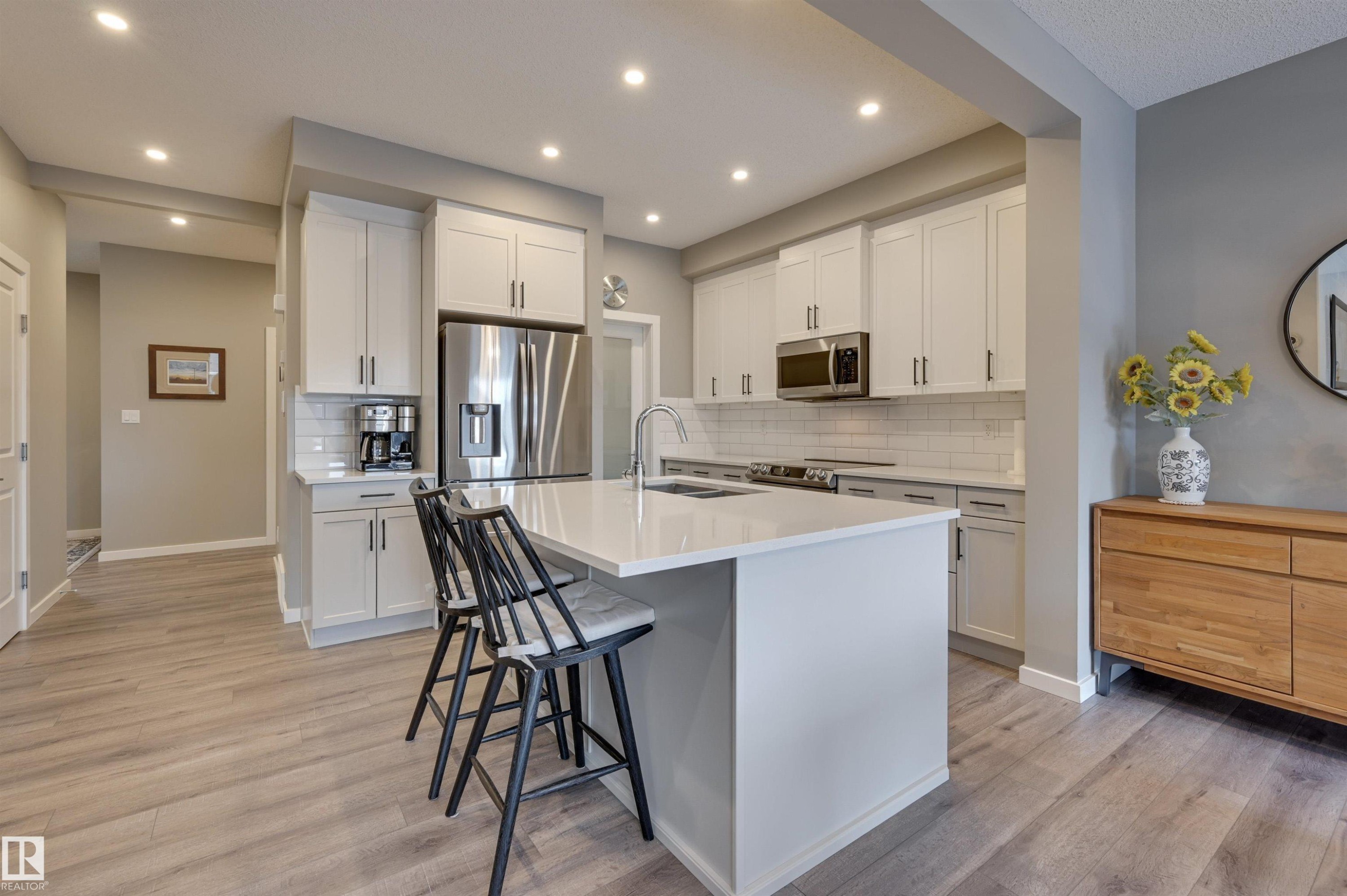 5158 Lark Crescent, Edmonton, AB - Indoor Photo Showing Kitchen With Double Sink With Upgraded Kitchen