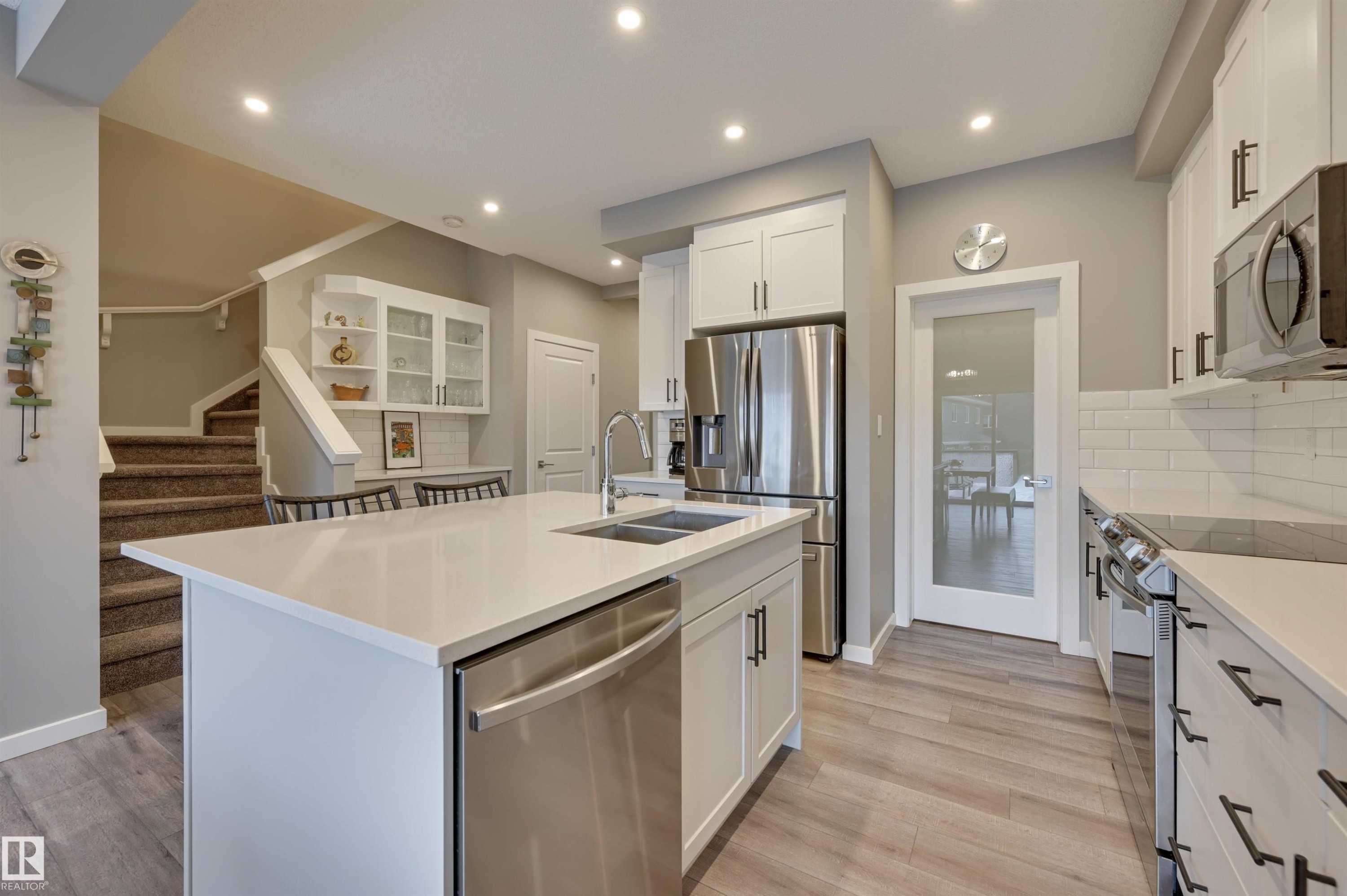 5158 Lark Crescent, Edmonton, AB - Indoor Photo Showing Kitchen With Double Sink With Upgraded Kitchen