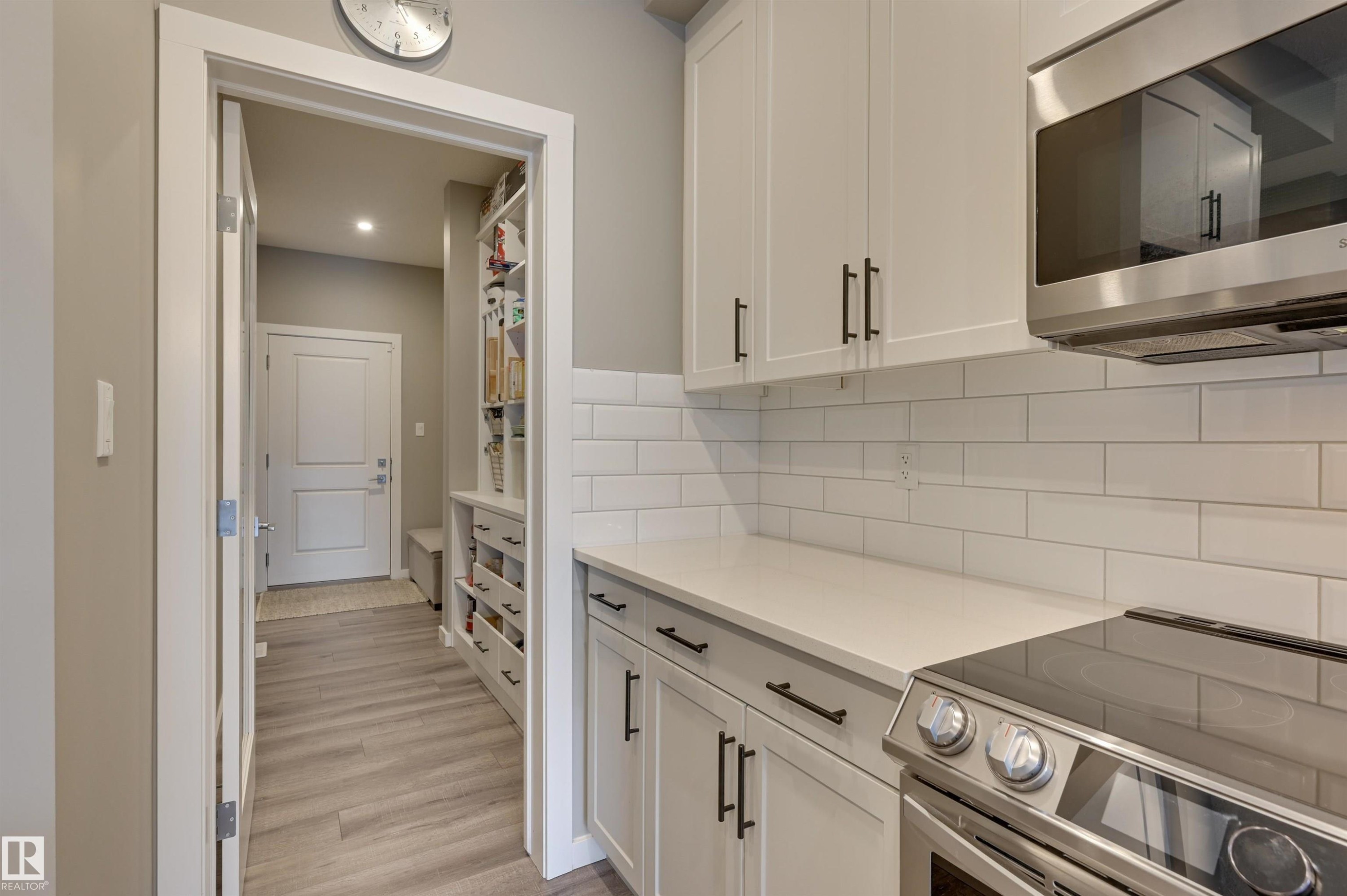 5158 Lark Crescent, Edmonton, AB - Indoor Photo Showing Kitchen