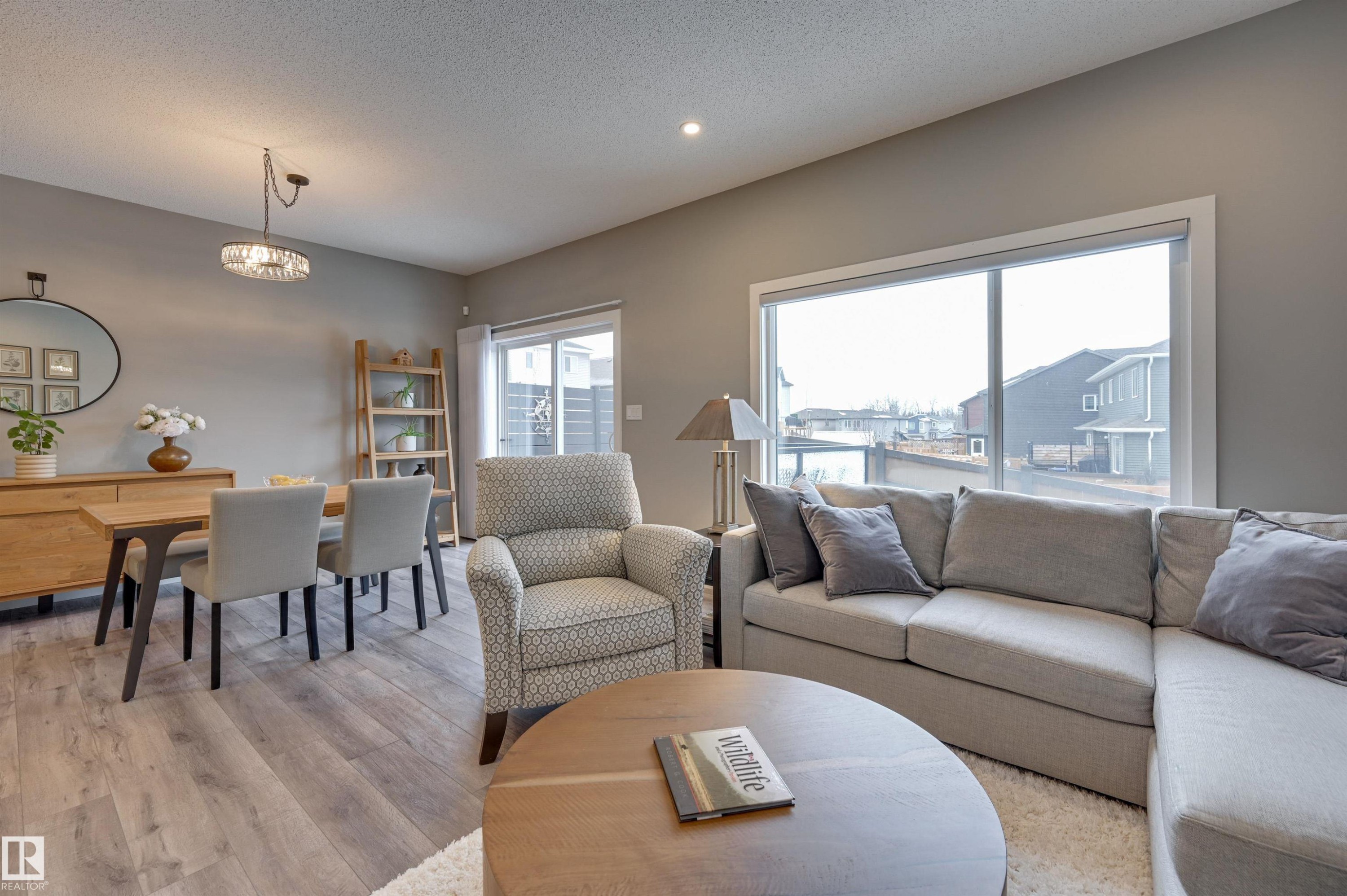 5158 Lark Crescent, Edmonton, AB - Indoor Photo Showing Living Room