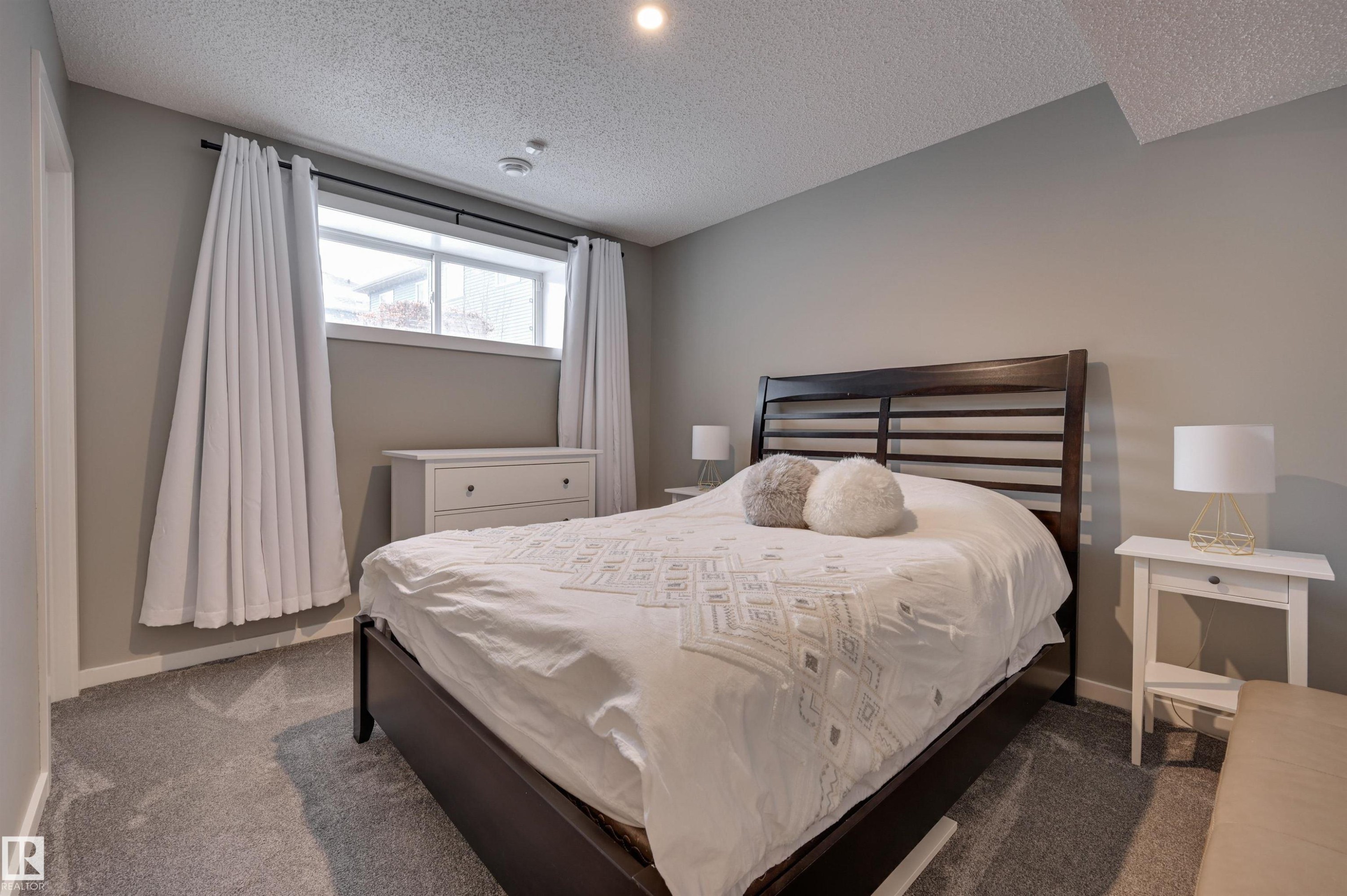 5158 Lark Crescent, Edmonton, AB - Indoor Photo Showing Bedroom