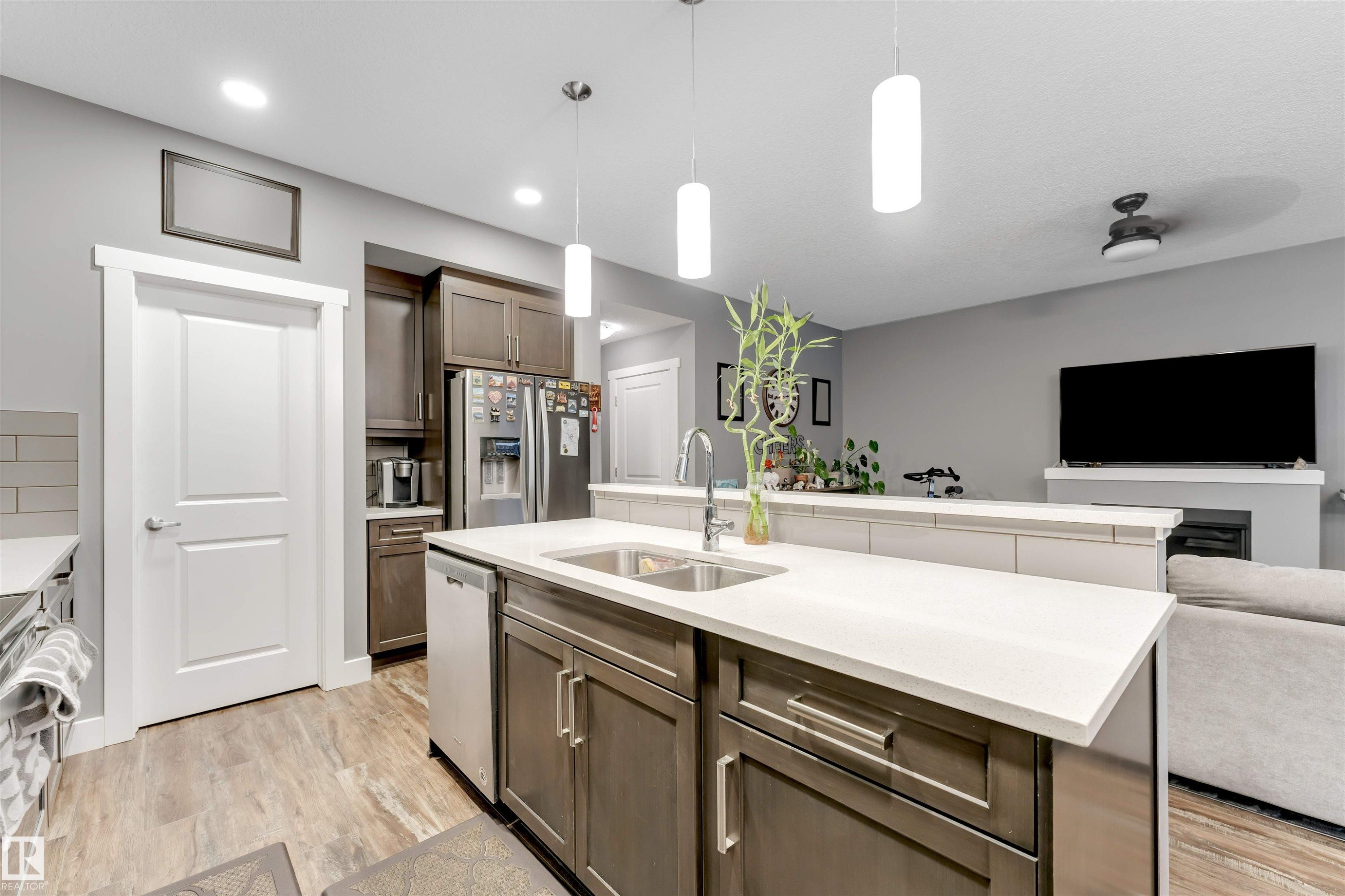 2987 Chokecherry Common Sw, Edmonton, AB - Indoor Photo Showing Kitchen With Double Sink