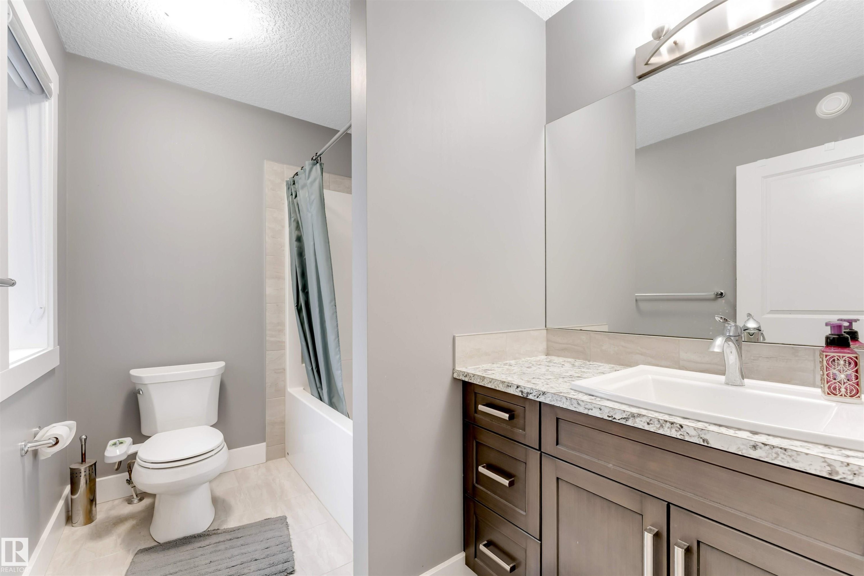 2987 Chokecherry Common Sw, Edmonton, AB - Indoor Photo Showing Bathroom