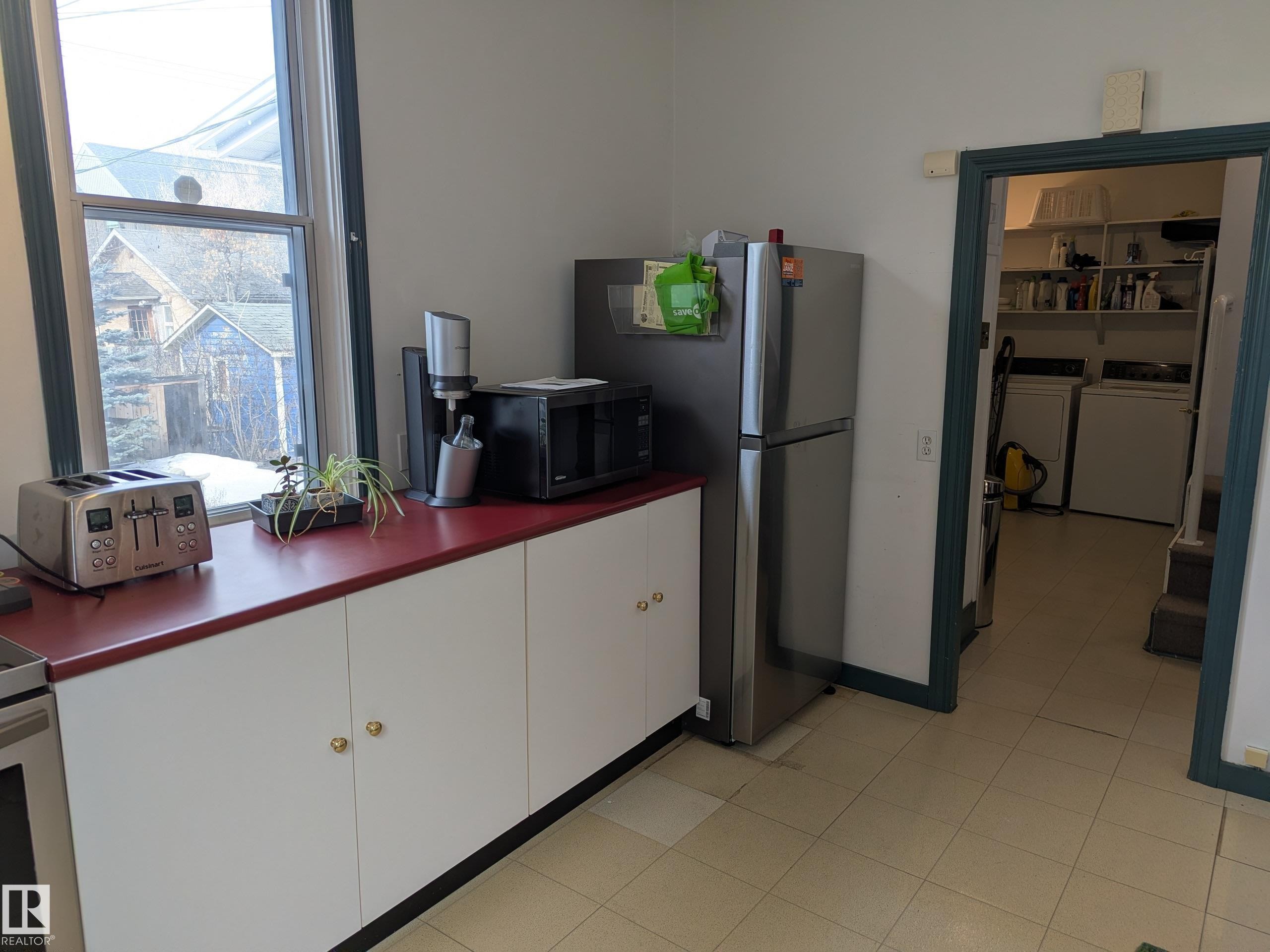 8416 104 Street, Edmonton, AB - Indoor