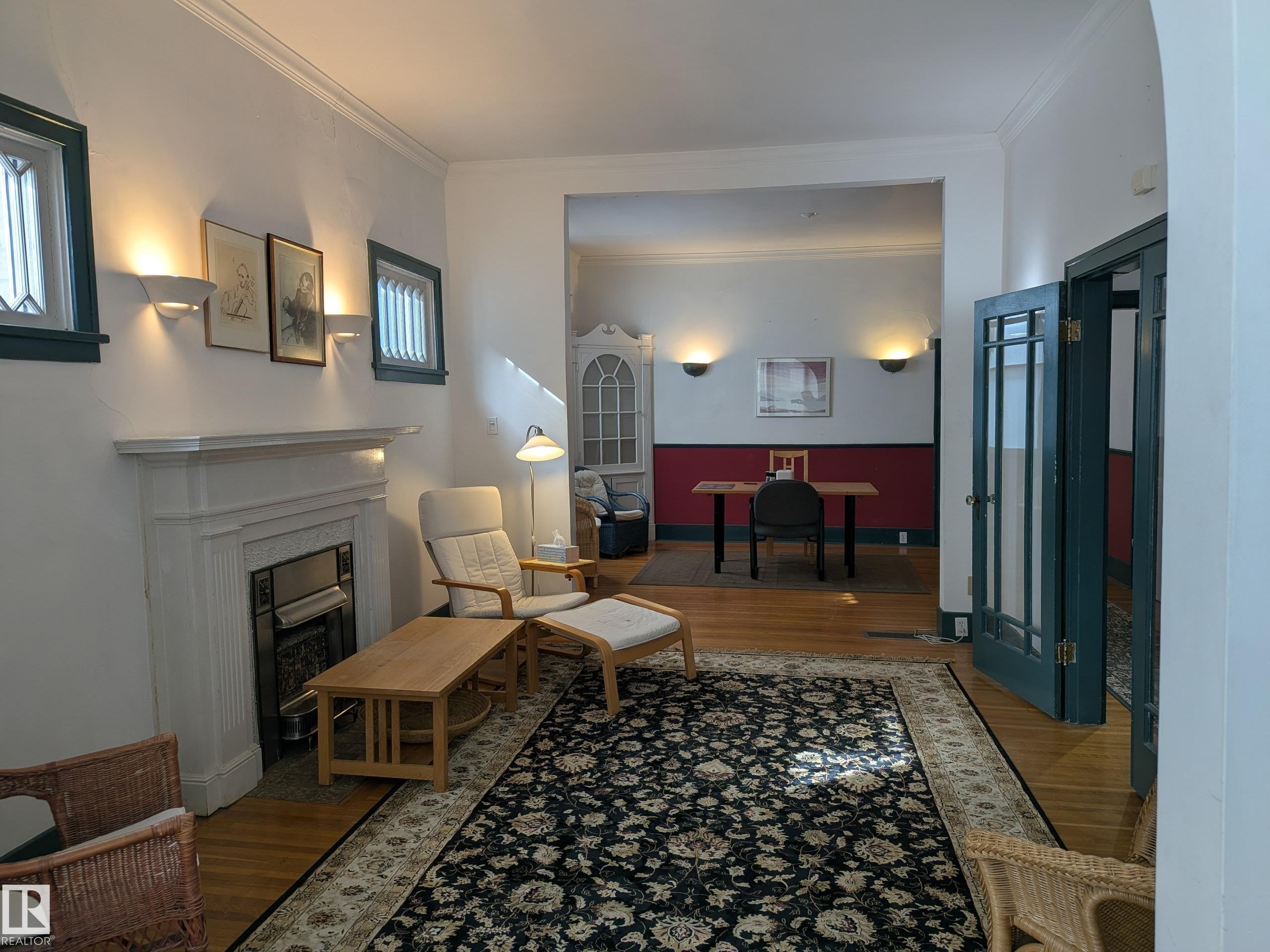8416 104 Street, Edmonton, AB - Indoor With Fireplace