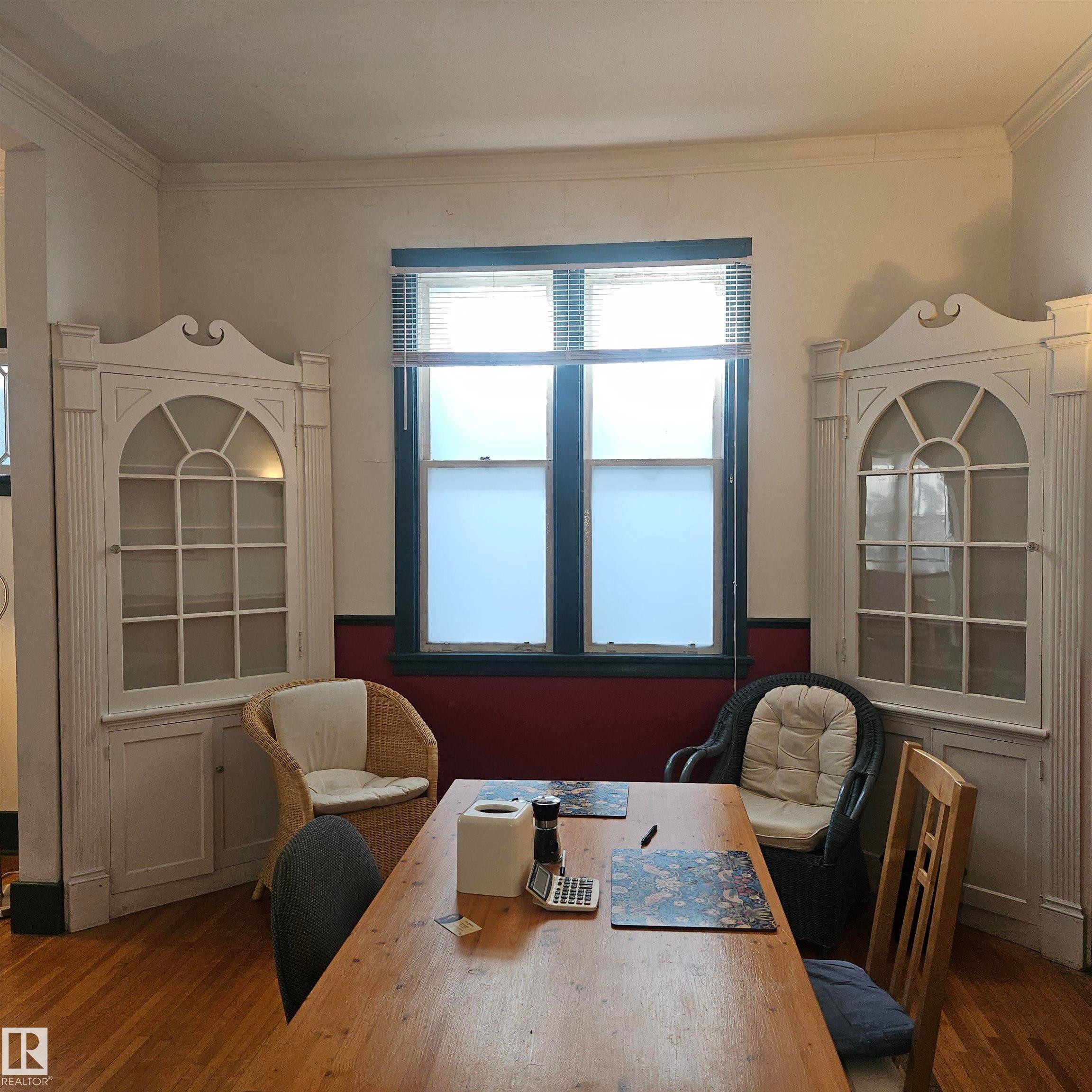 8416 104 Street, Edmonton, AB - Indoor