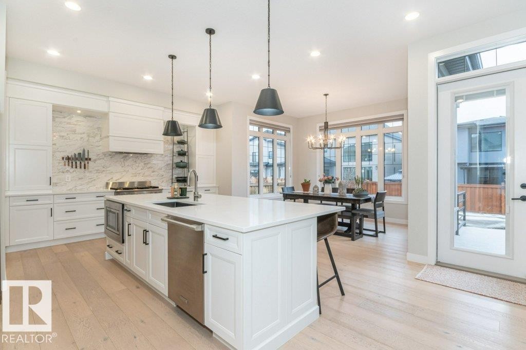698 Howatt Drive Sw, Edmonton, AB - Indoor Photo Showing Kitchen With Upgraded Kitchen