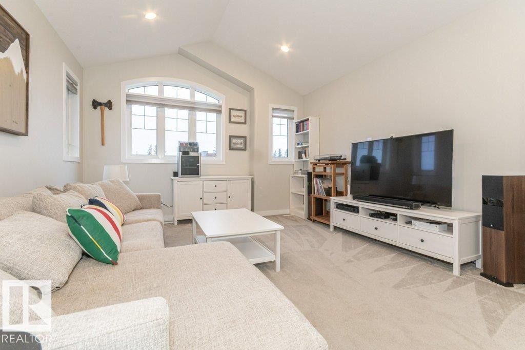 698 Howatt Drive Sw, Edmonton, AB - Indoor Photo Showing Living Room