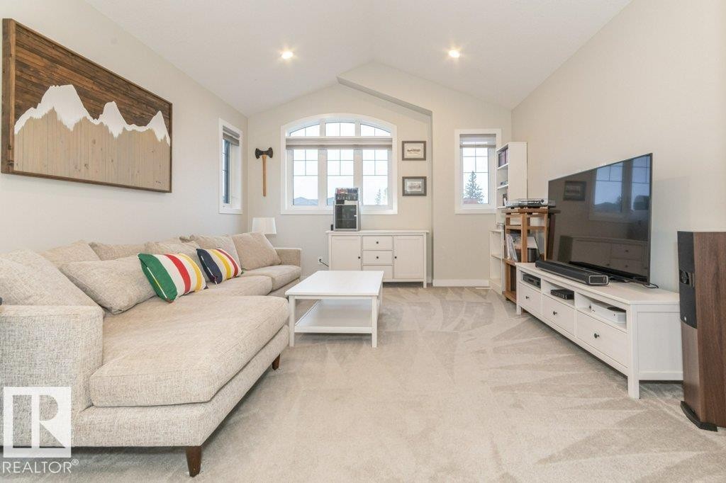 698 Howatt Drive Sw, Edmonton, AB - Indoor Photo Showing Other Room