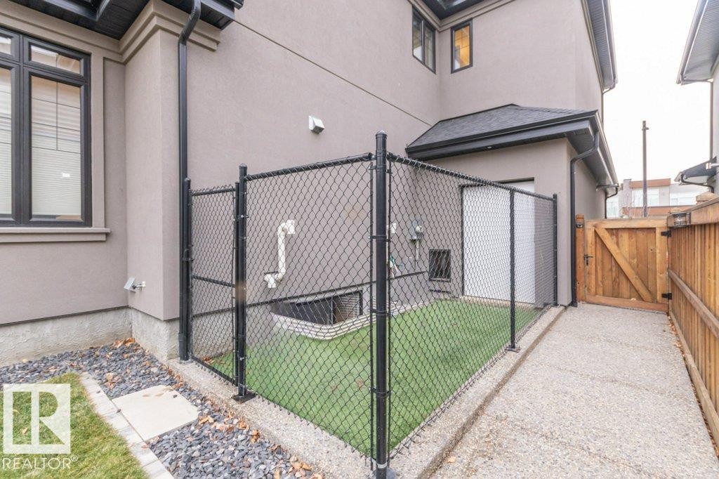 698 Howatt Drive Sw, Edmonton, AB - Outdoor With Exterior