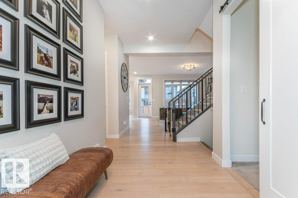 698 Howatt Drive Sw, Edmonton, AB - Indoor Photo Showing Other Room