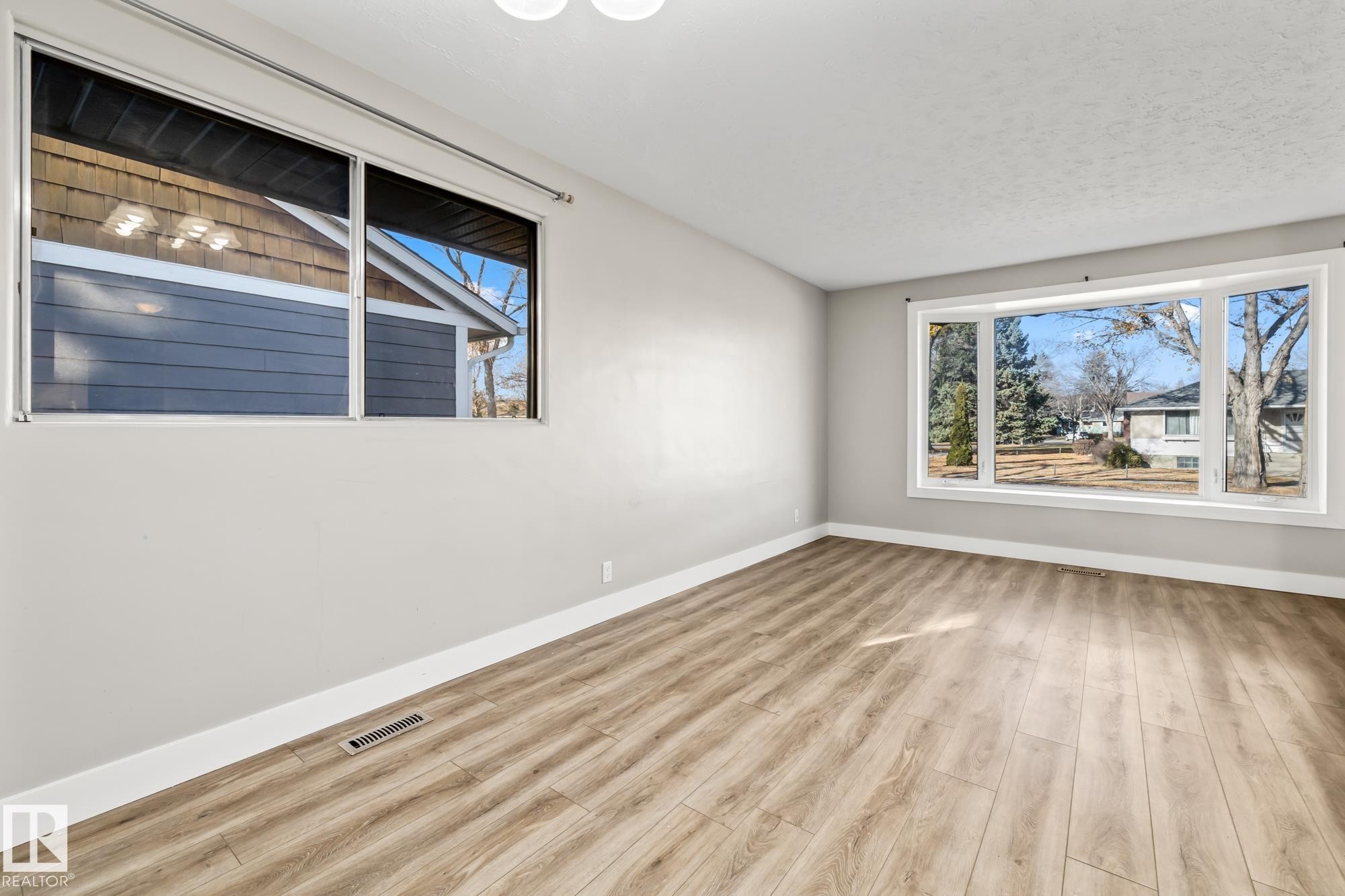 13311 Dovercourt Avenue, Edmonton, AB - Indoor