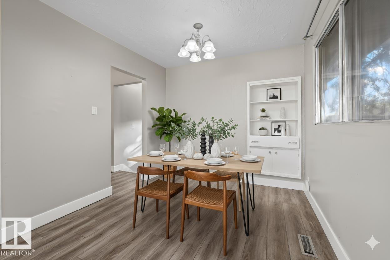 13311 Dovercourt Avenue, Edmonton, AB - Indoor Photo Showing Dining Room
