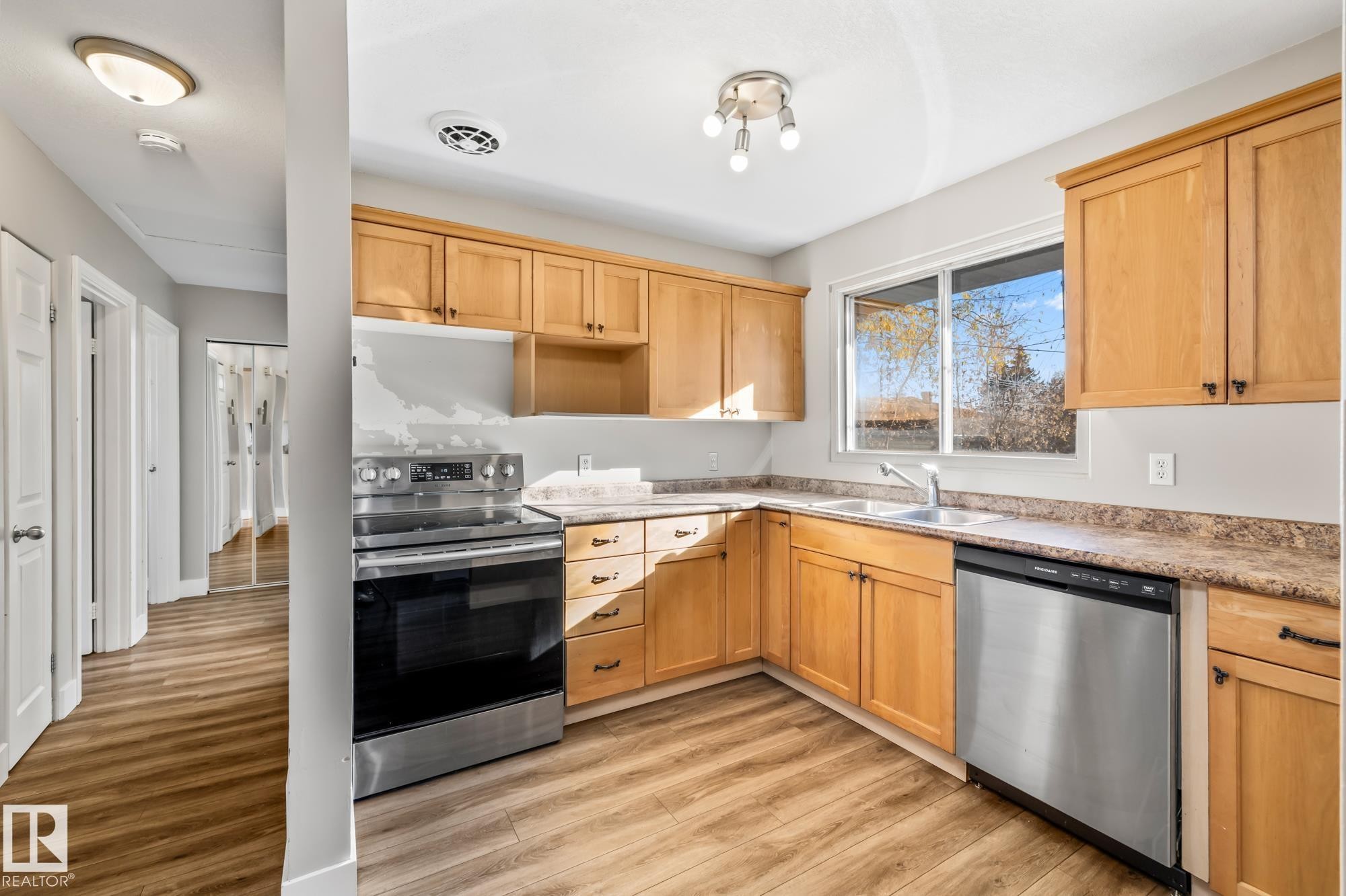 13311 Dovercourt Avenue, Edmonton, AB - Indoor Photo Showing Kitchen With Double Sink
