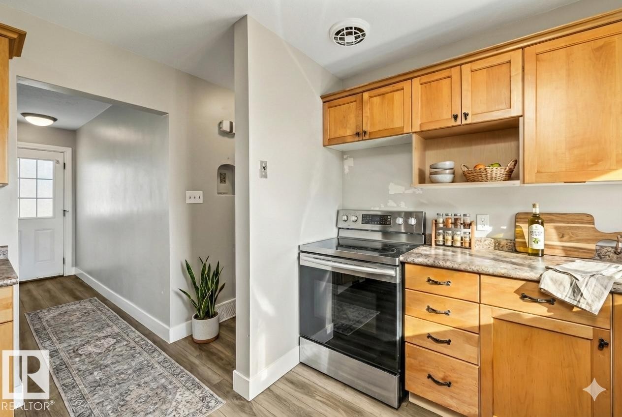 13311 Dovercourt Avenue, Edmonton, AB - Indoor Photo Showing Kitchen
