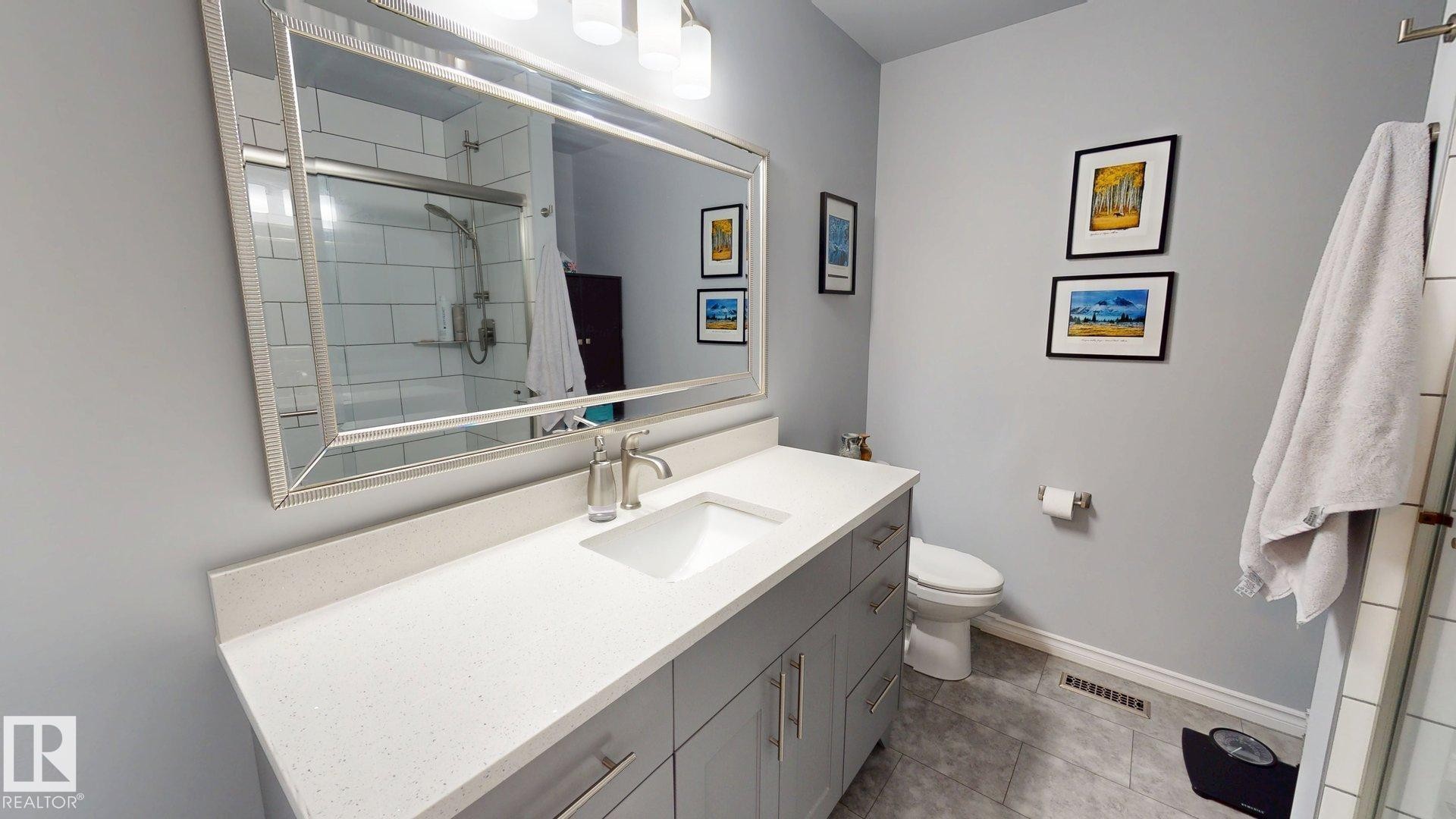 740 Wilkin Close, Edmonton, AB - Indoor Photo Showing Bathroom