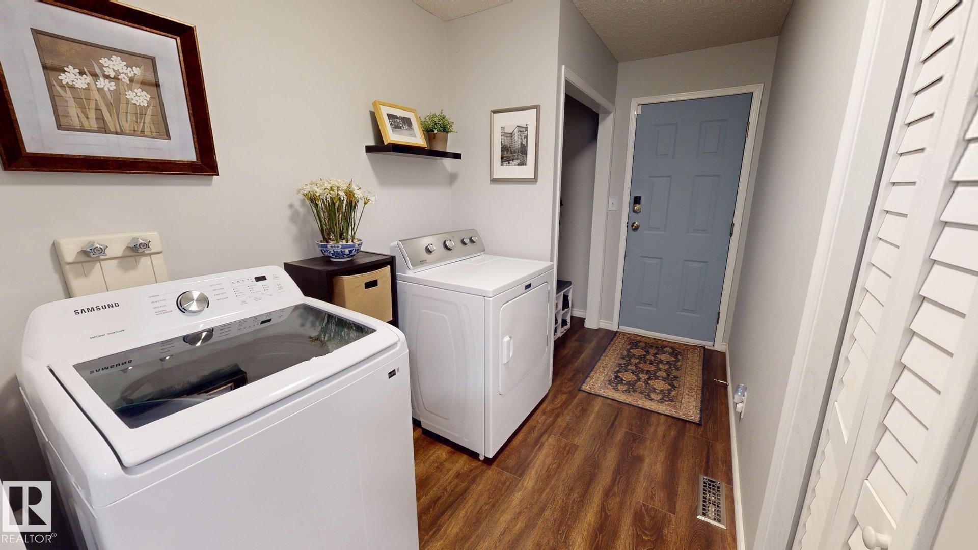 740 Wilkin Close, Edmonton, AB - Indoor Photo Showing Laundry Room
