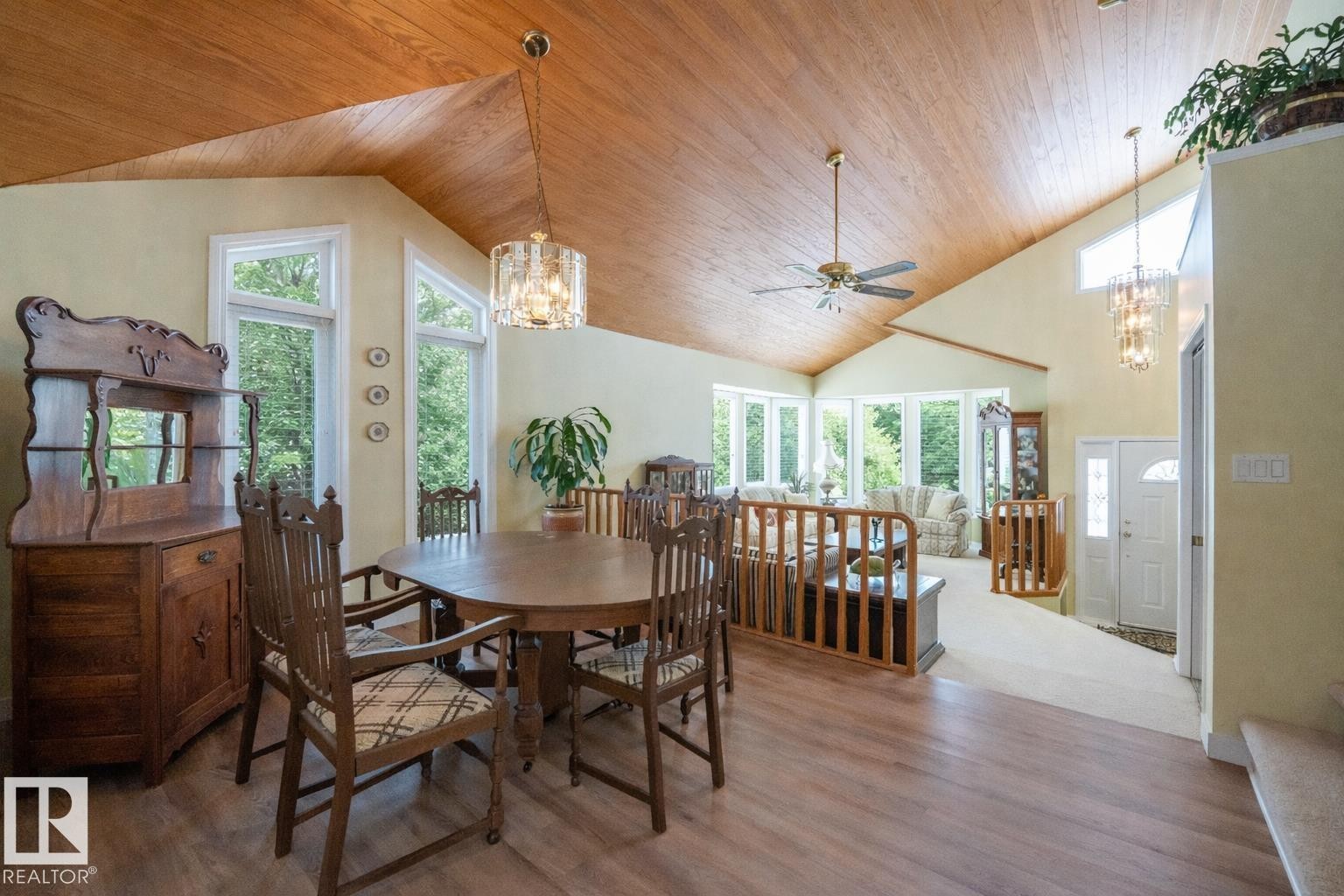471 Ronning Street, Edmonton, AB - Indoor Photo Showing Dining Room
