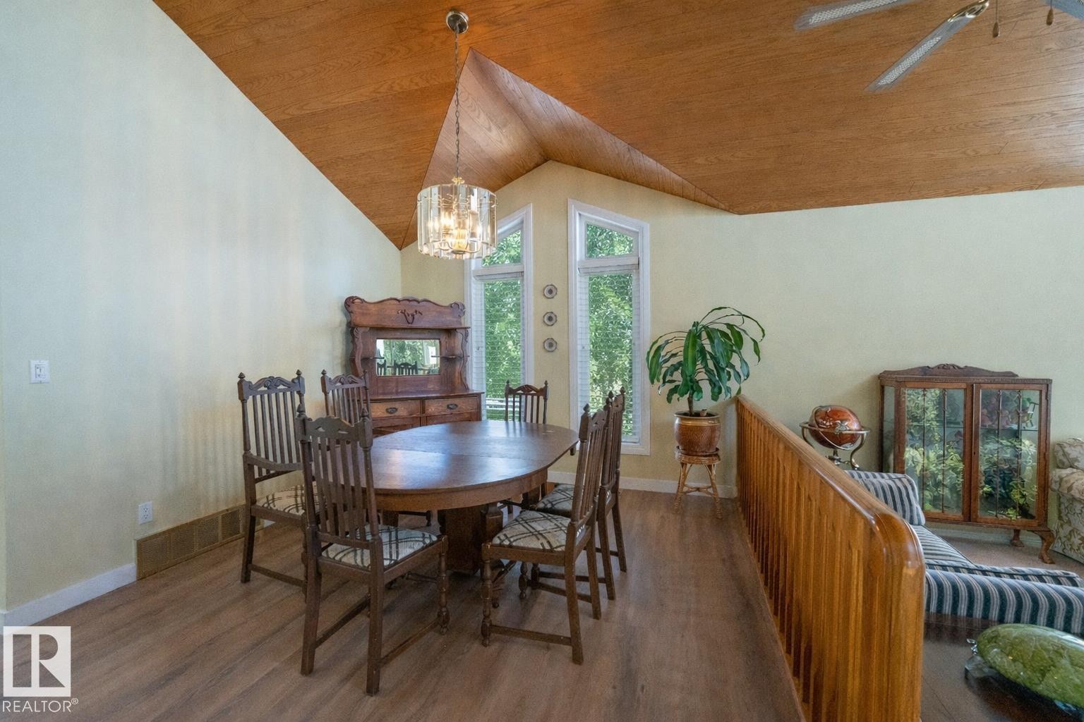 471 Ronning Street, Edmonton, AB - Indoor Photo Showing Dining Room