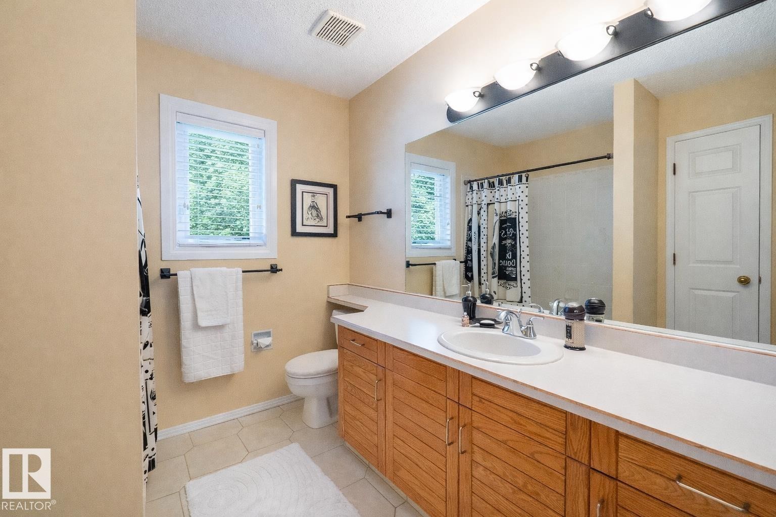 471 Ronning Street, Edmonton, AB - Indoor Photo Showing Bathroom