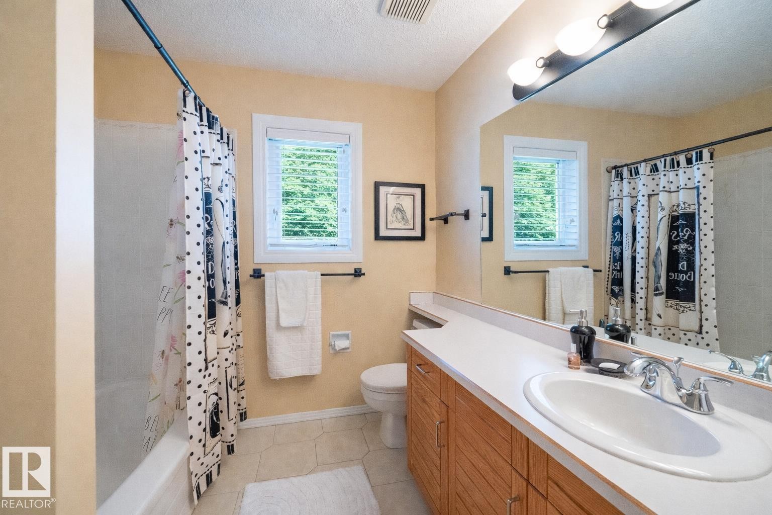 471 Ronning Street, Edmonton, AB - Indoor Photo Showing Bathroom
