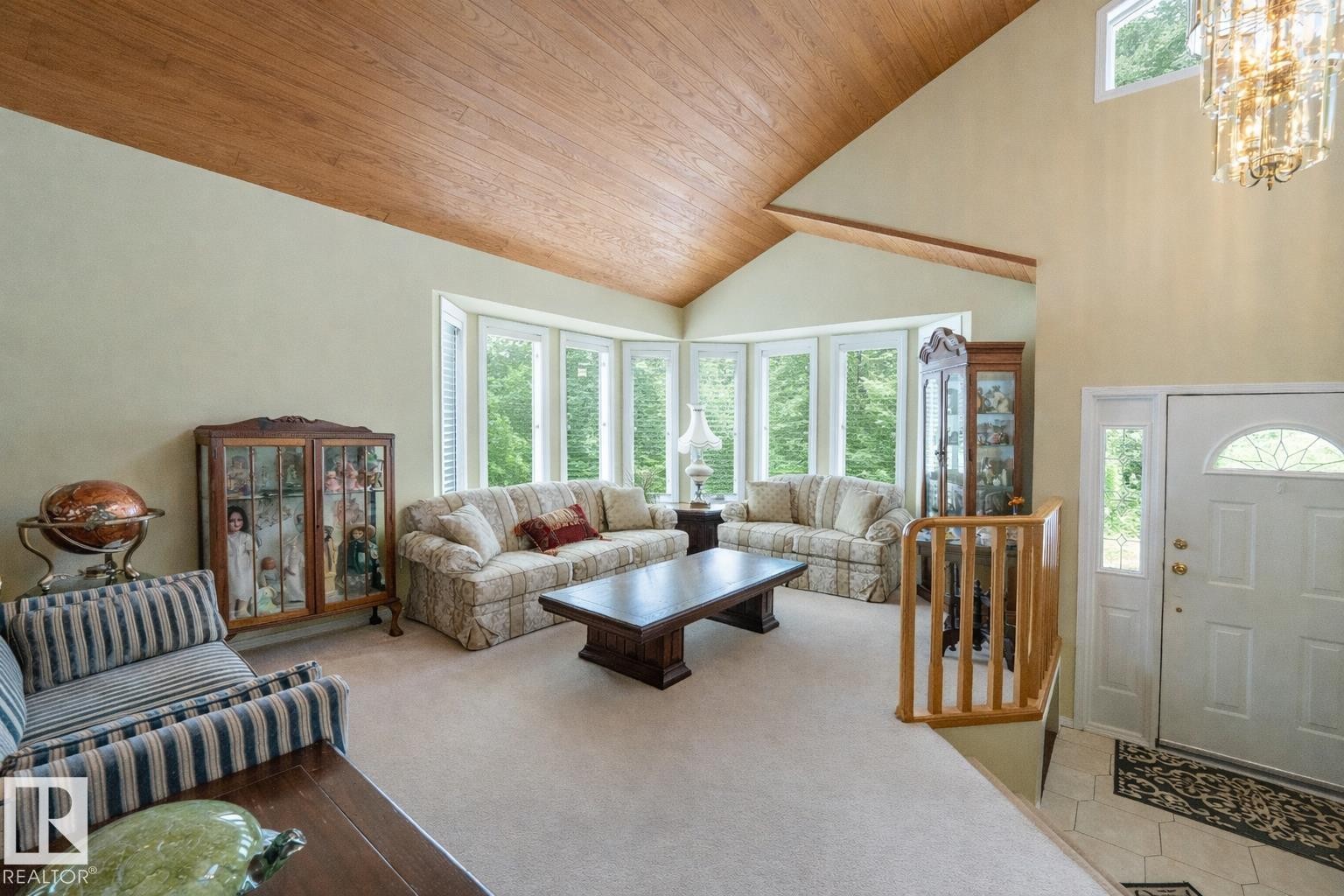471 Ronning Street, Edmonton, AB - Indoor Photo Showing Living Room