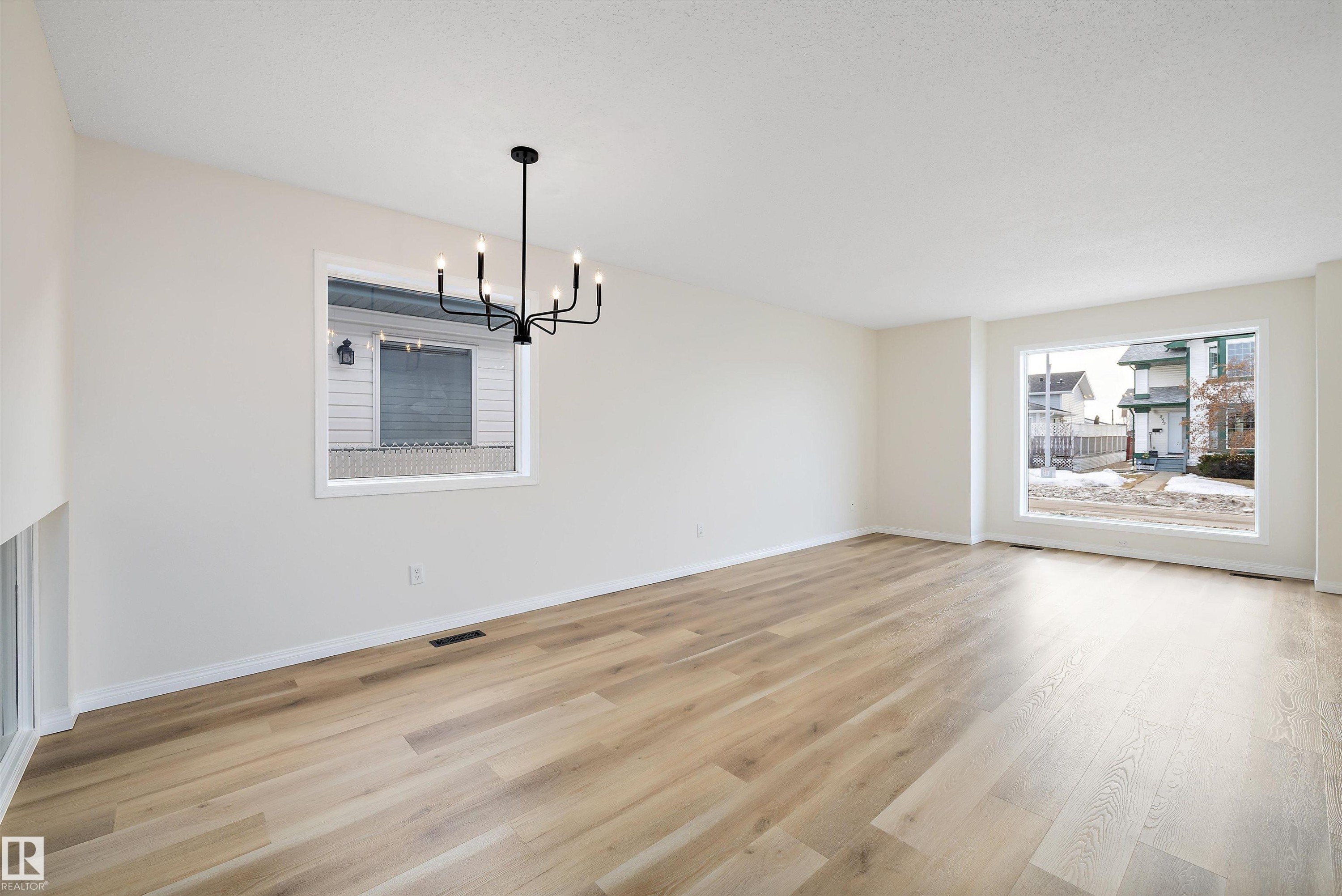 5914 162A Avenue, Edmonton, AB - Indoor Photo Showing Living Room