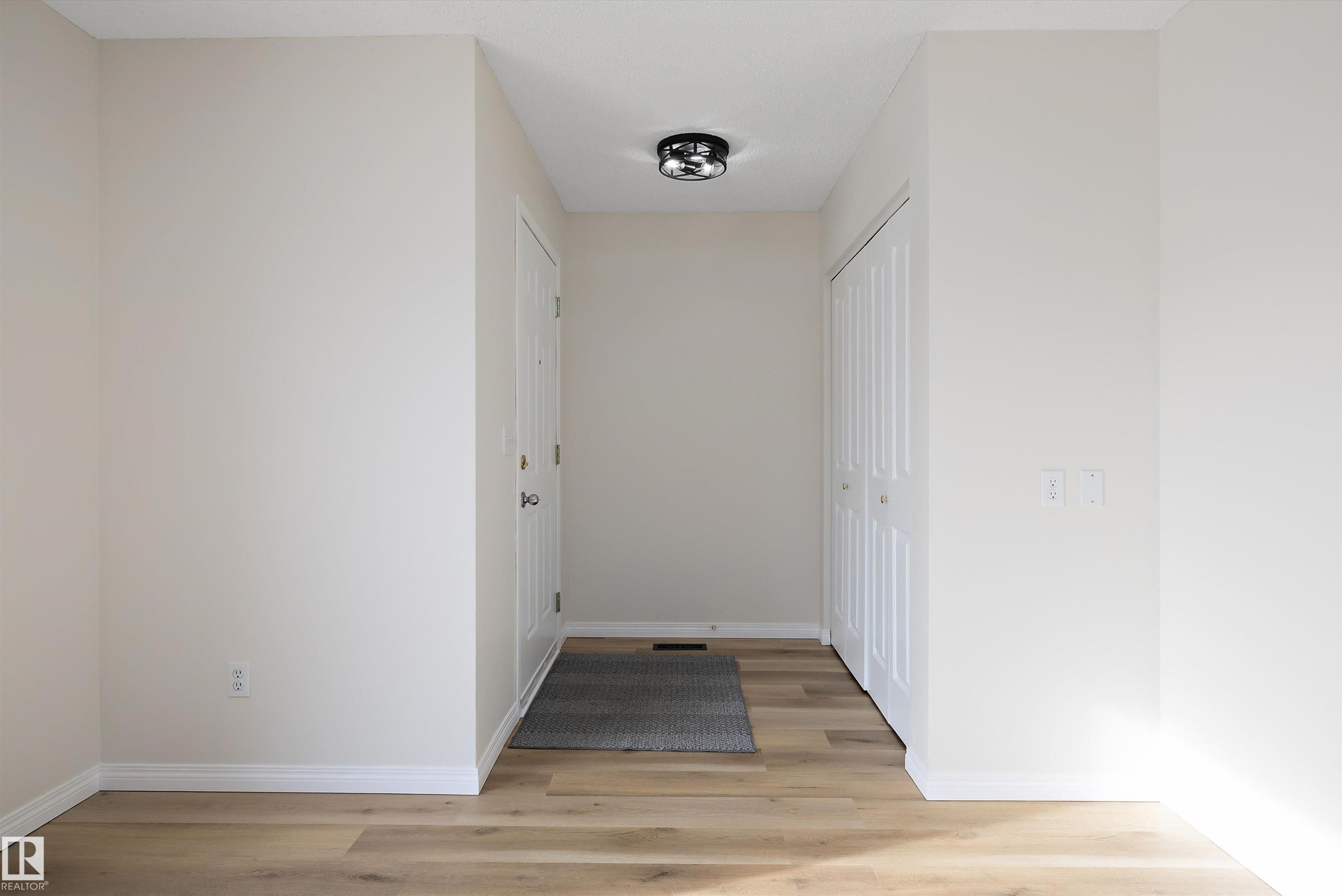 5914 162A Avenue, Edmonton, AB - Indoor Photo Showing Other Room