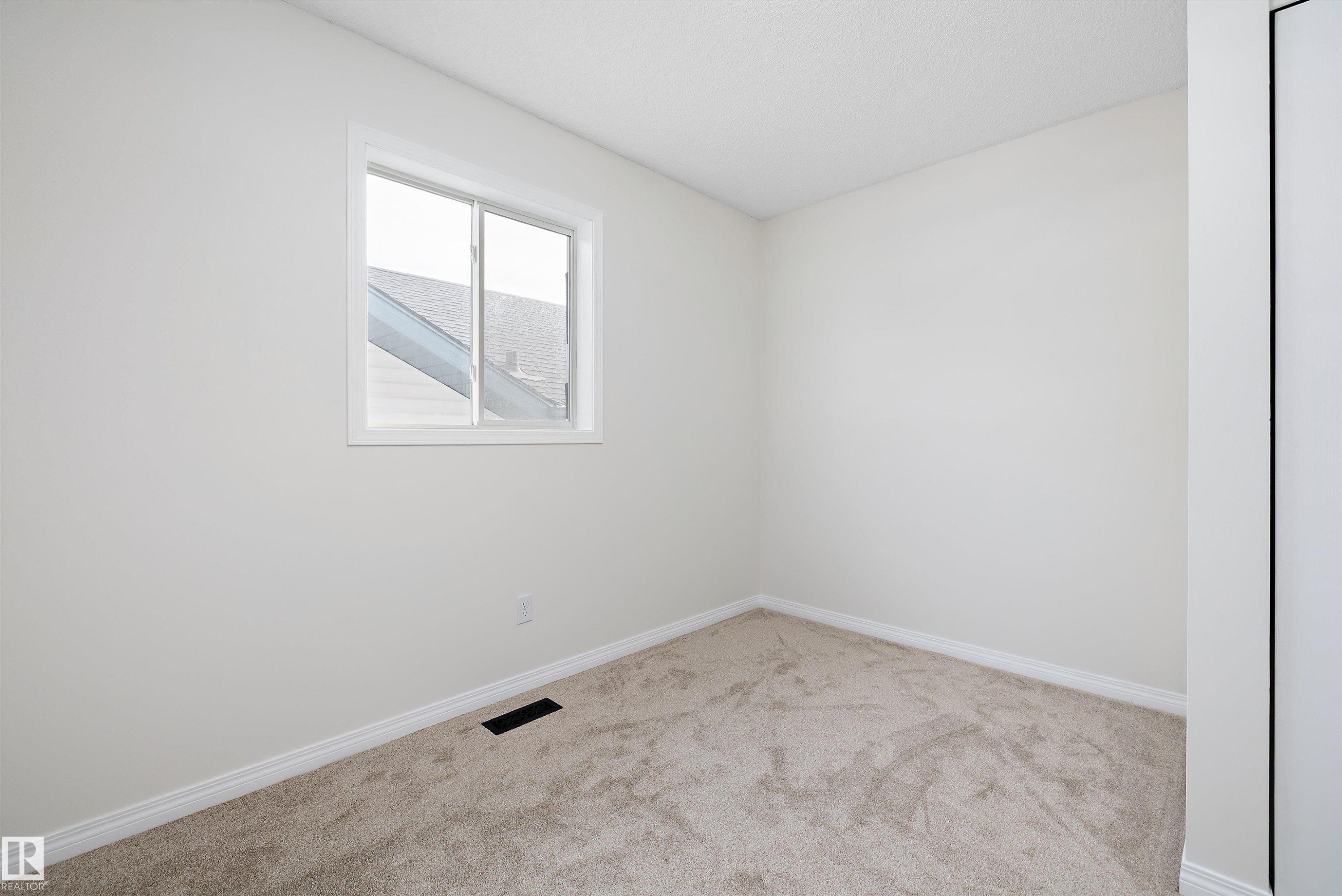 5914 162A Avenue, Edmonton, AB - Indoor Photo Showing Other Room