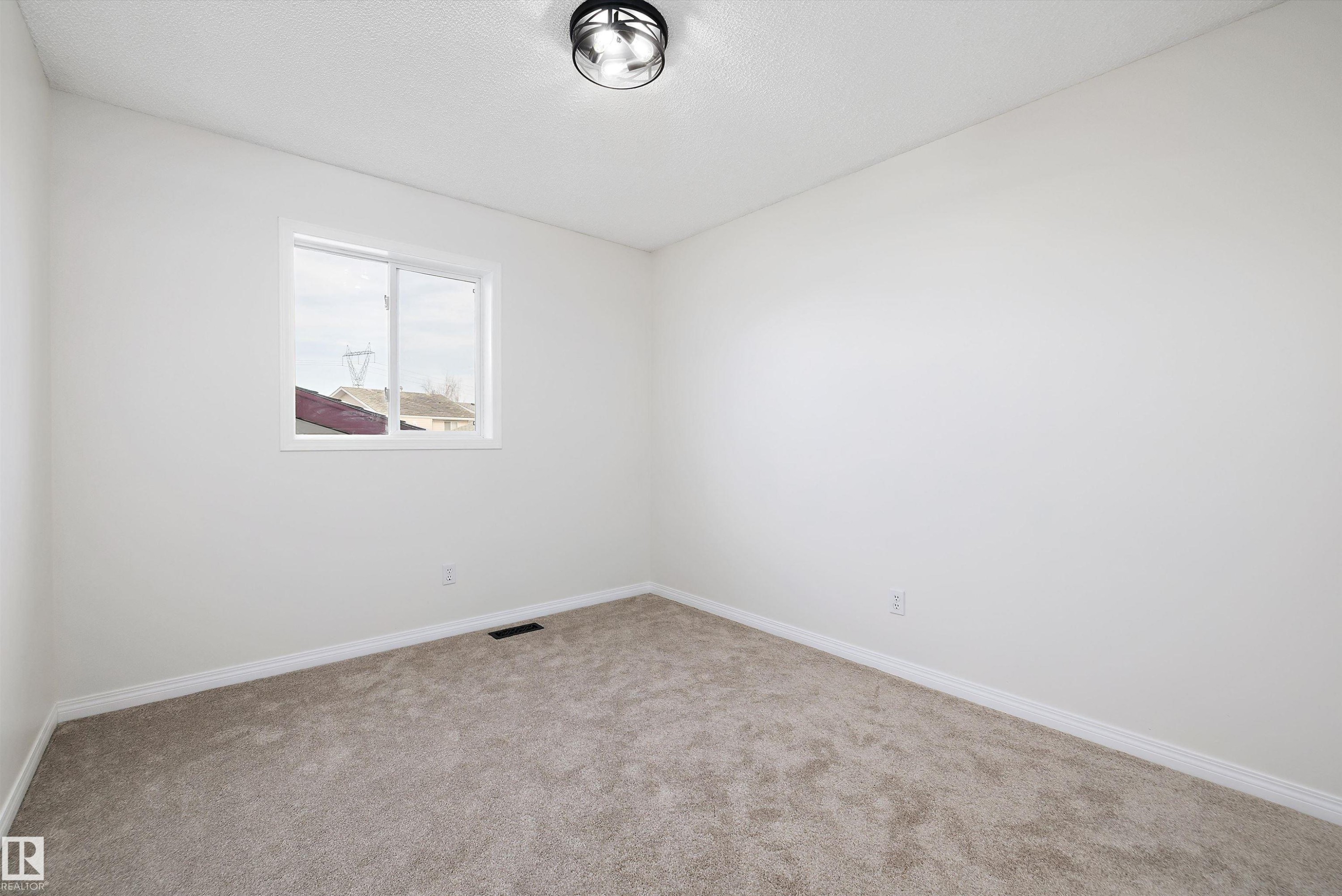 5914 162A Avenue, Edmonton, AB - Indoor Photo Showing Other Room