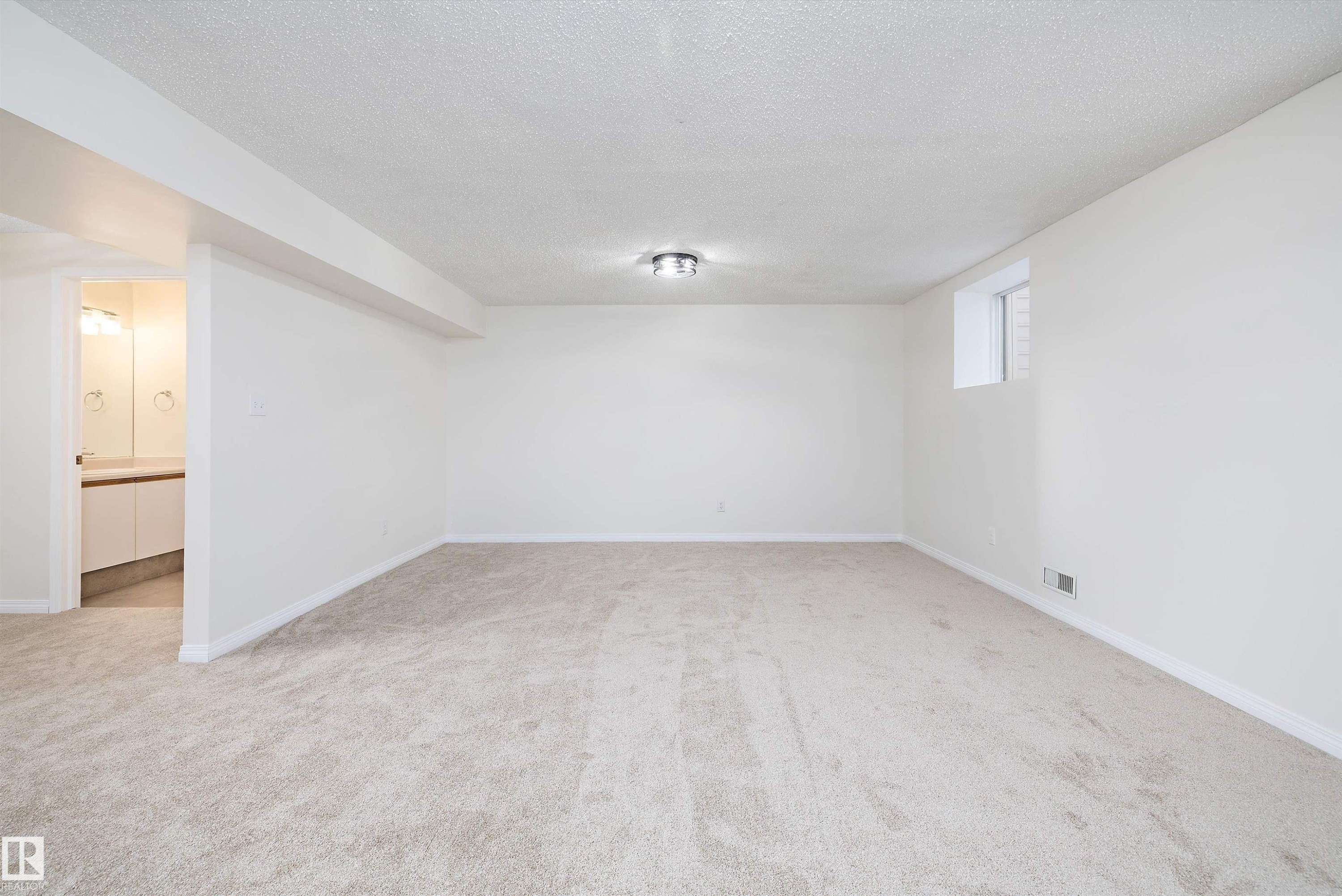 5914 162A Avenue, Edmonton, AB - Indoor Photo Showing Other Room