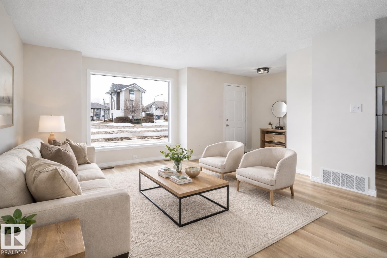5914 162A Avenue, Edmonton, AB - Indoor Photo Showing Living Room