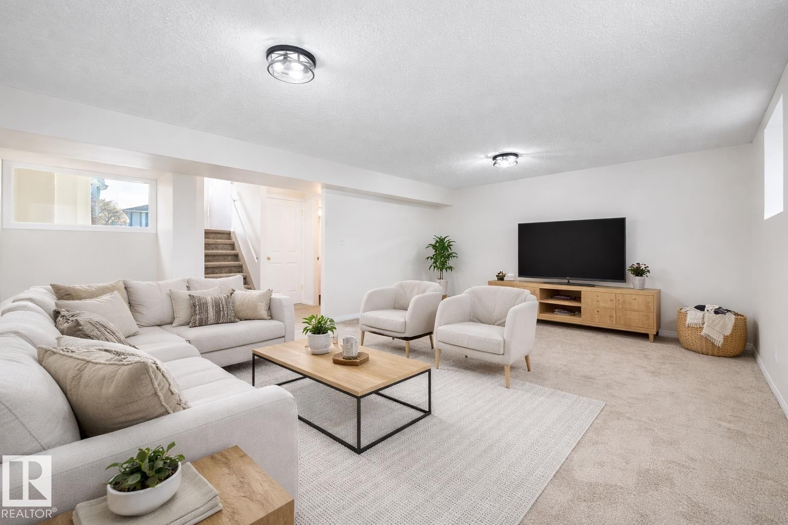 5914 162A Avenue, Edmonton, AB - Indoor Photo Showing Living Room