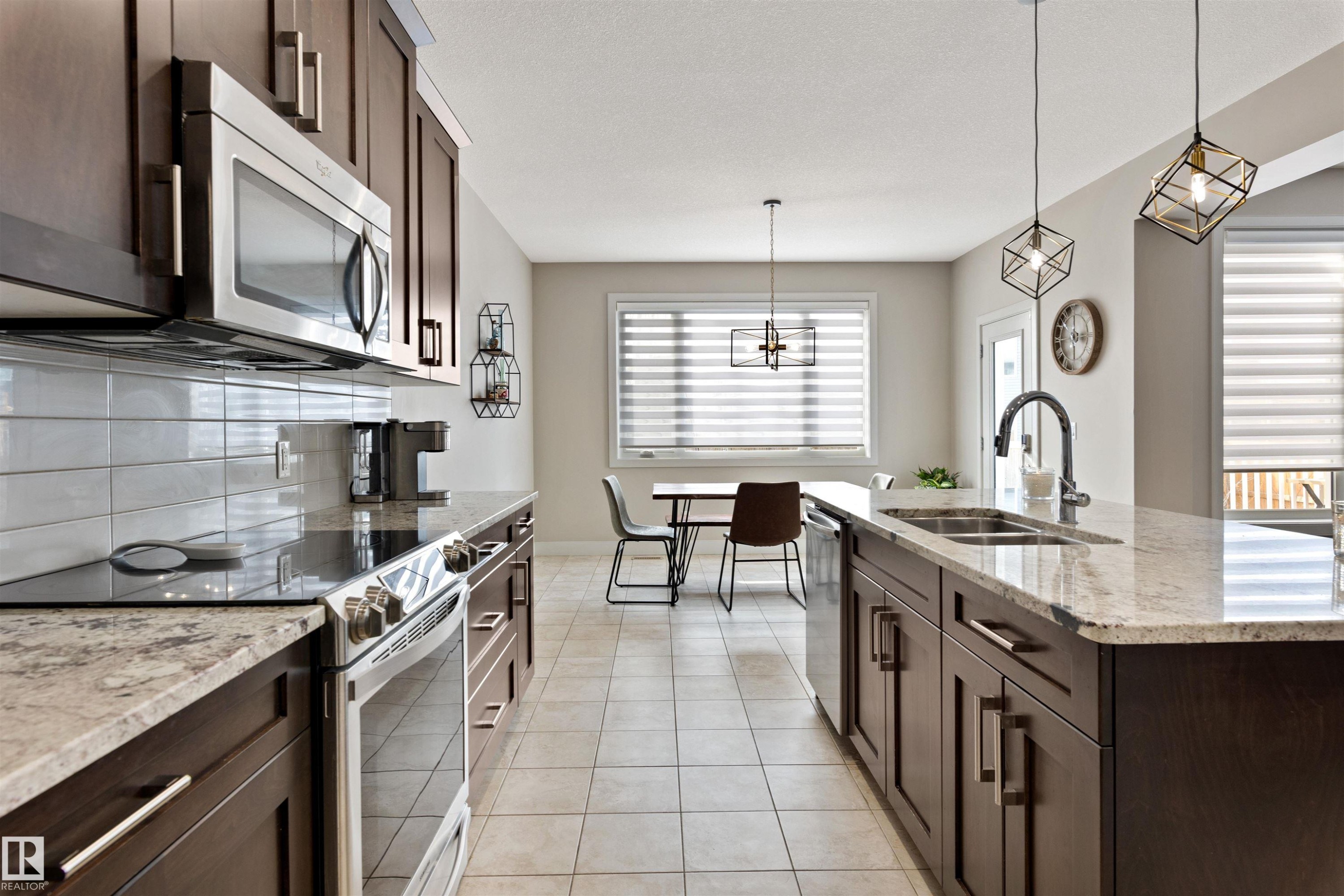 34 Nault Crescent, St. Albert, AB - Indoor Photo Showing Kitchen With Double Sink With Upgraded Kitchen