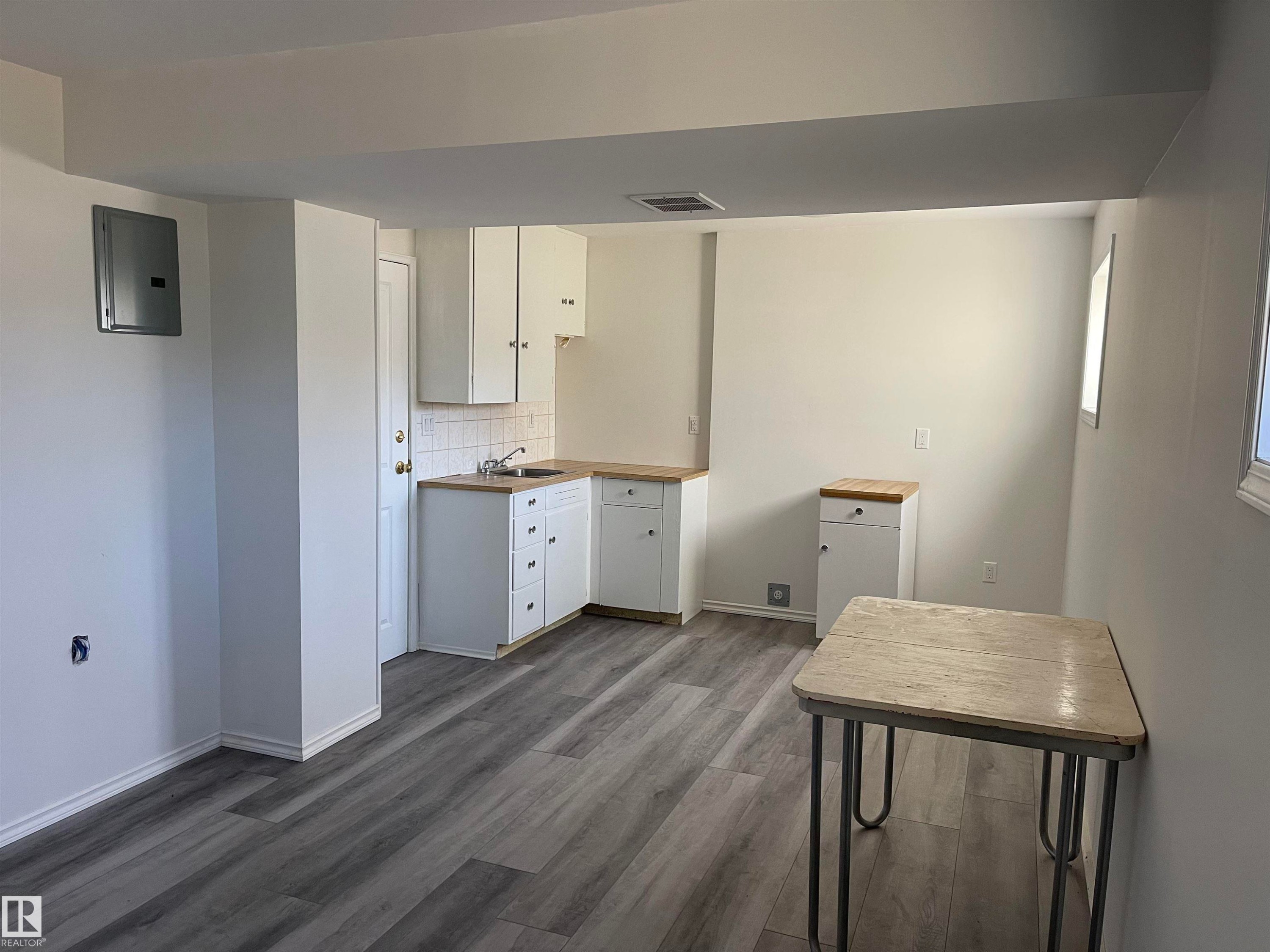11161 96 Street, Edmonton, AB - Indoor