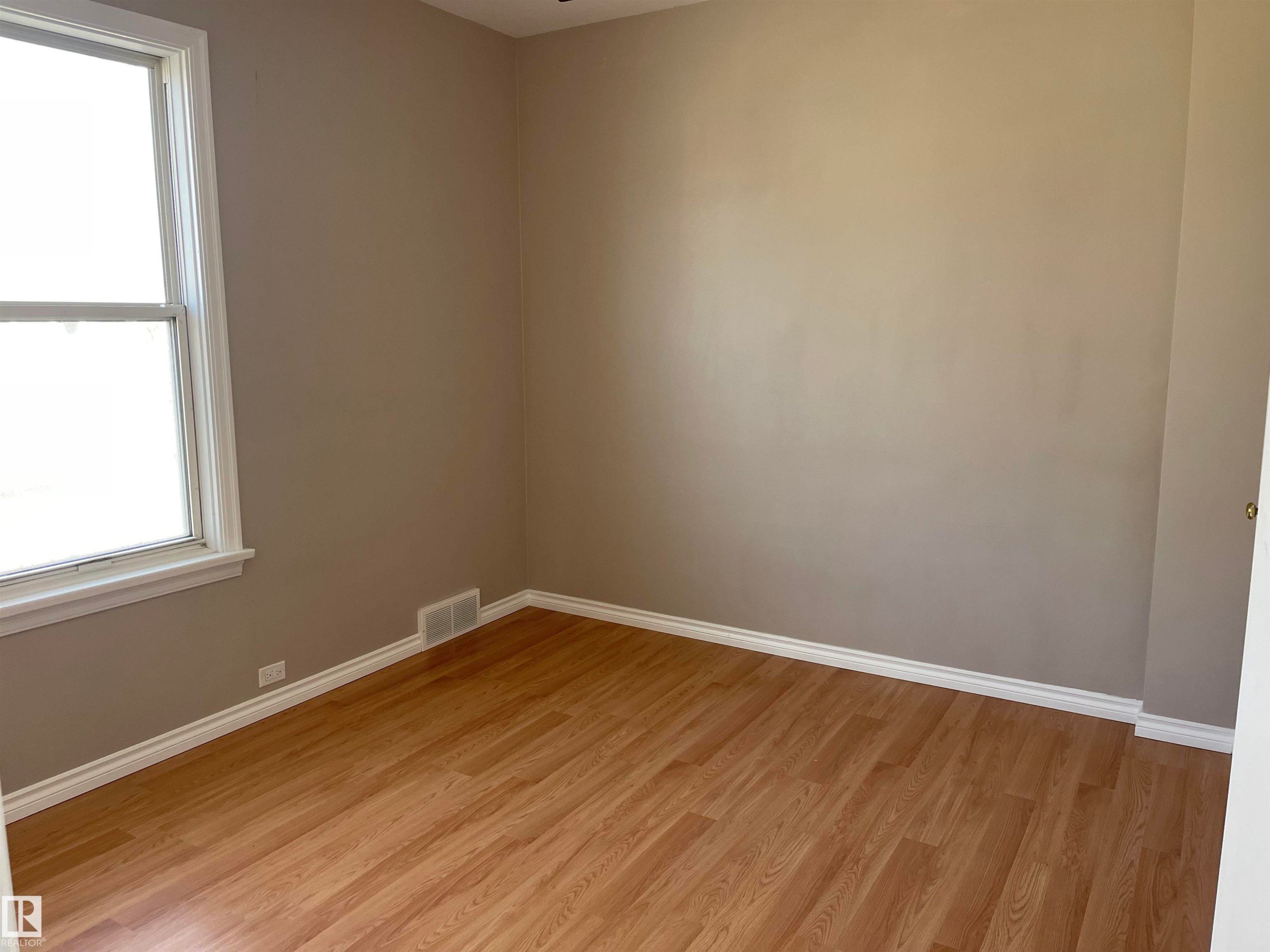 11161 96 Street, Edmonton, AB - Indoor Photo Showing Other Room