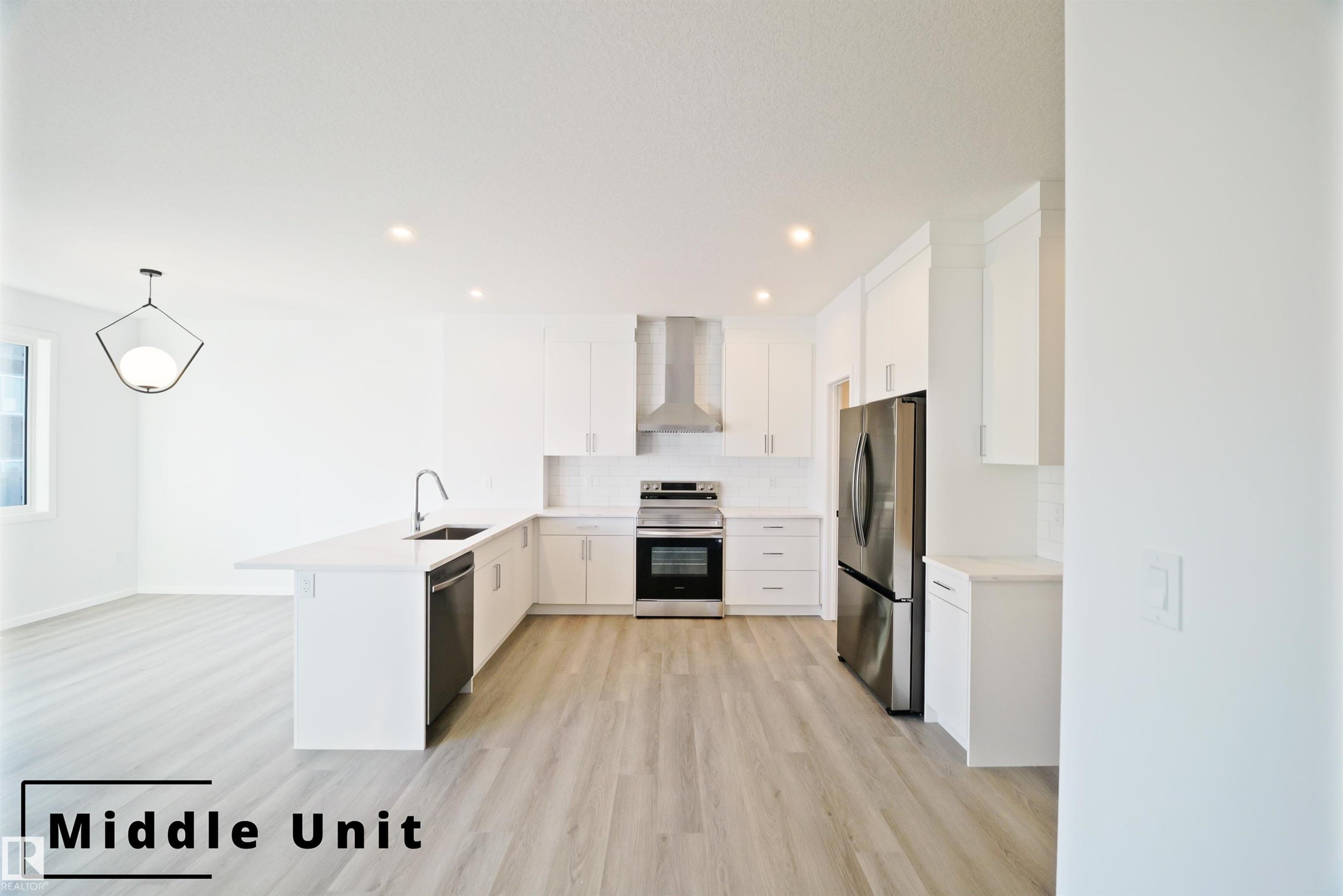 7694 174A Avenue, Edmonton, AB - Indoor Photo Showing Kitchen