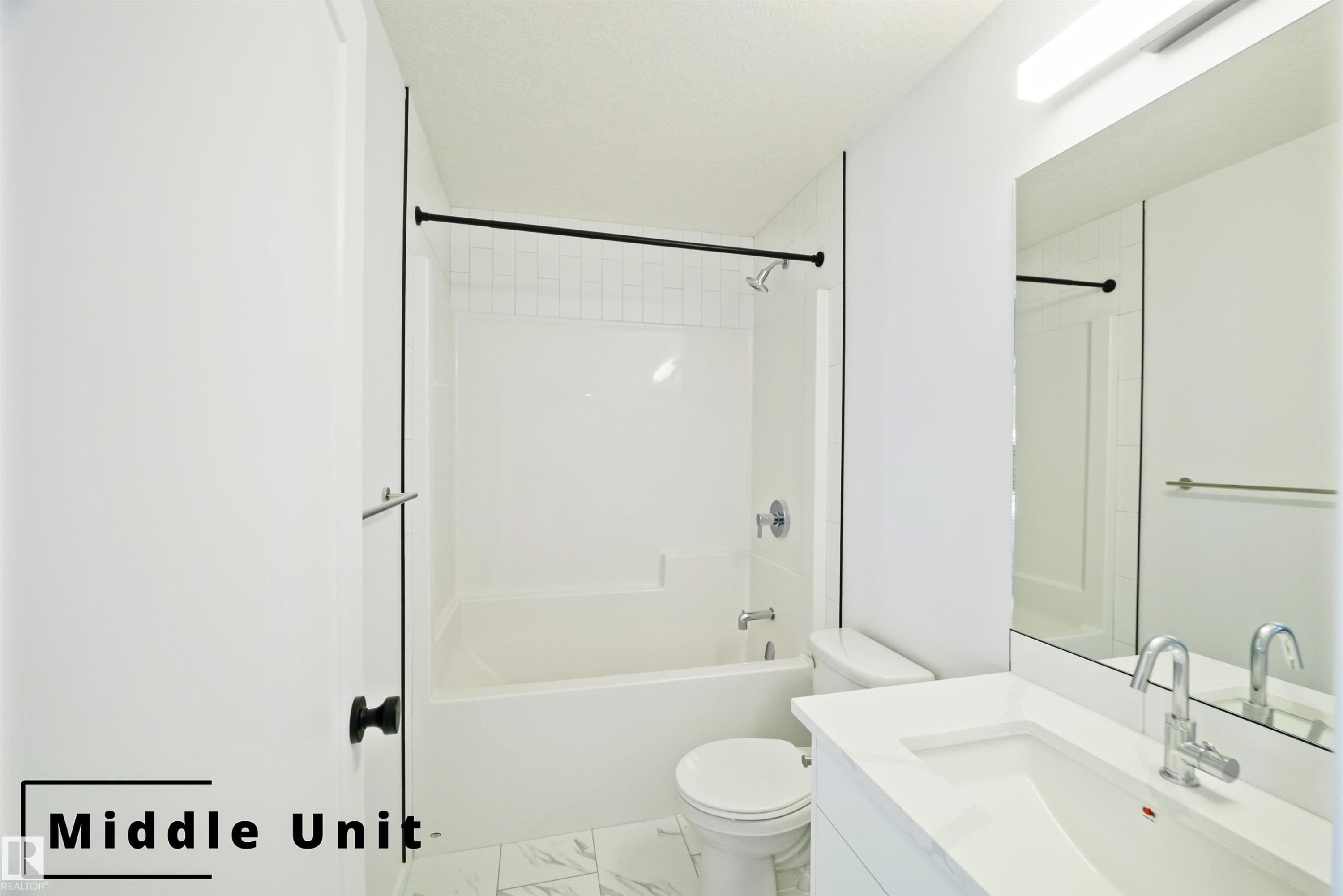 7694 174A Avenue, Edmonton, AB - Indoor Photo Showing Bathroom
