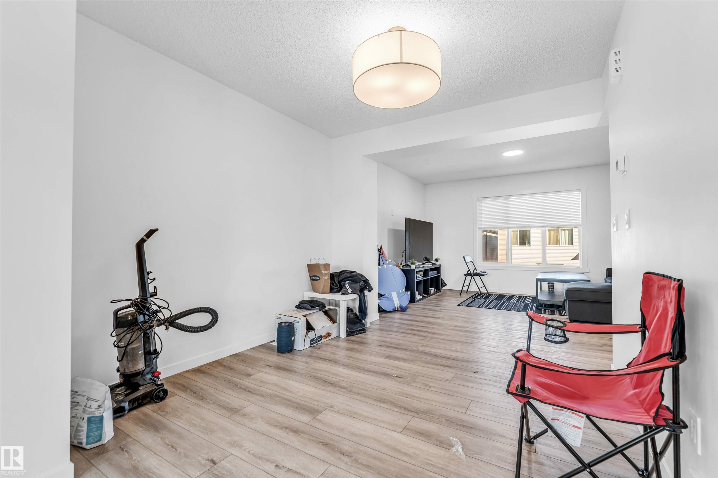 1106 Aster Boulevard, Edmonton, AB - Indoor